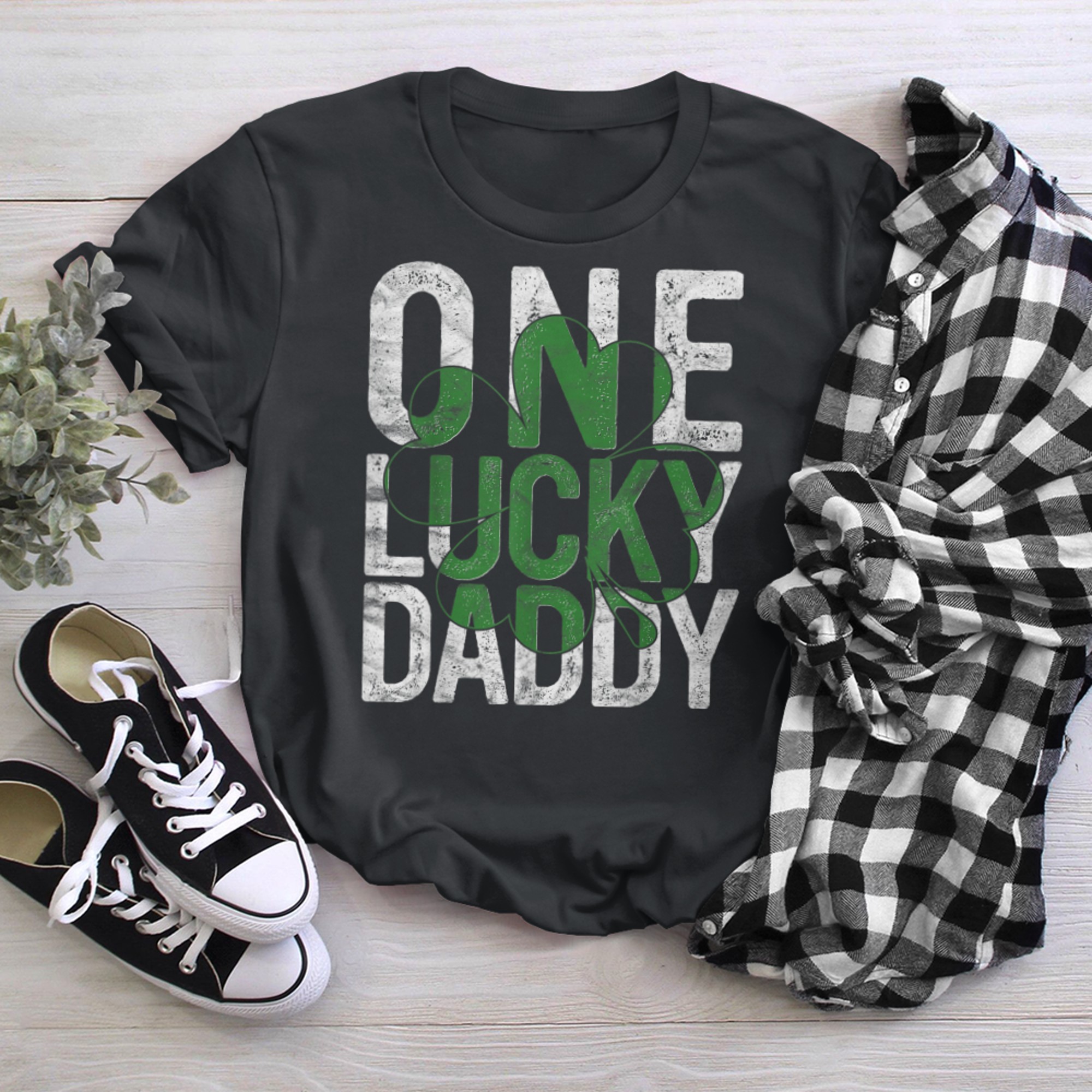 One Lucky Daddy Irish Father Dad St Patricks Day Papa t-shirt black