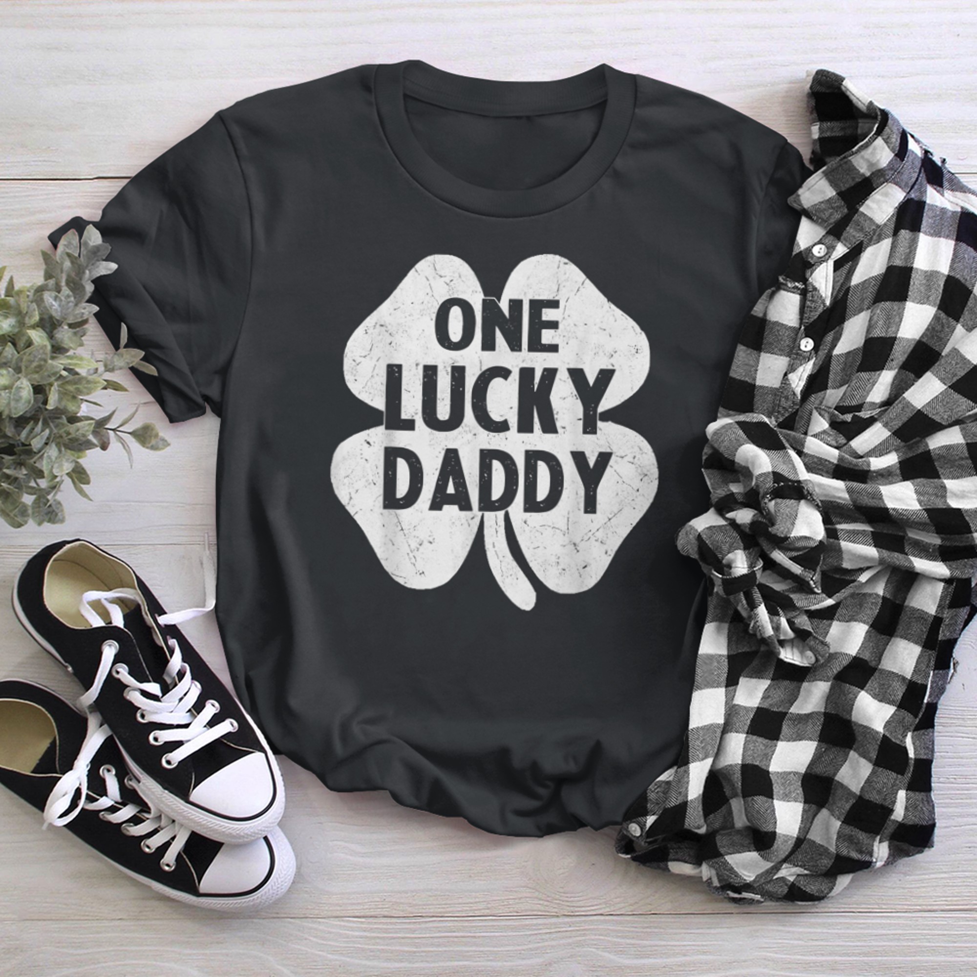 One Lucky Daddy Shirt St Patrick's Day Shamrock Dad Mens t-shirt black