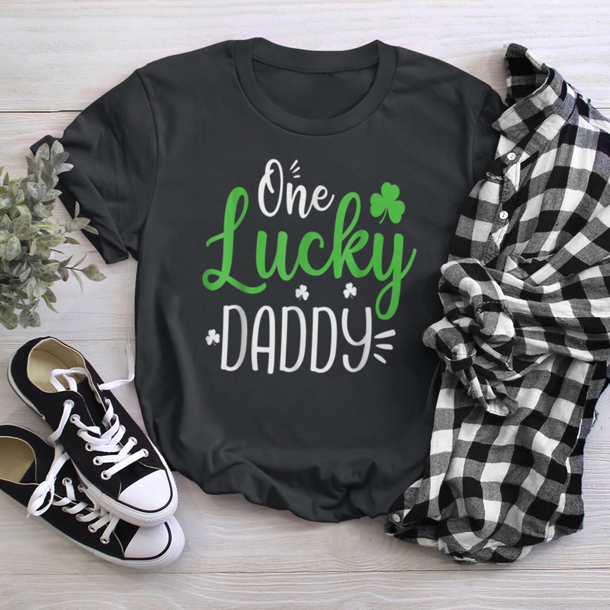 One Lucky Daddy St Patricks Day Funny Dad t-shirt black