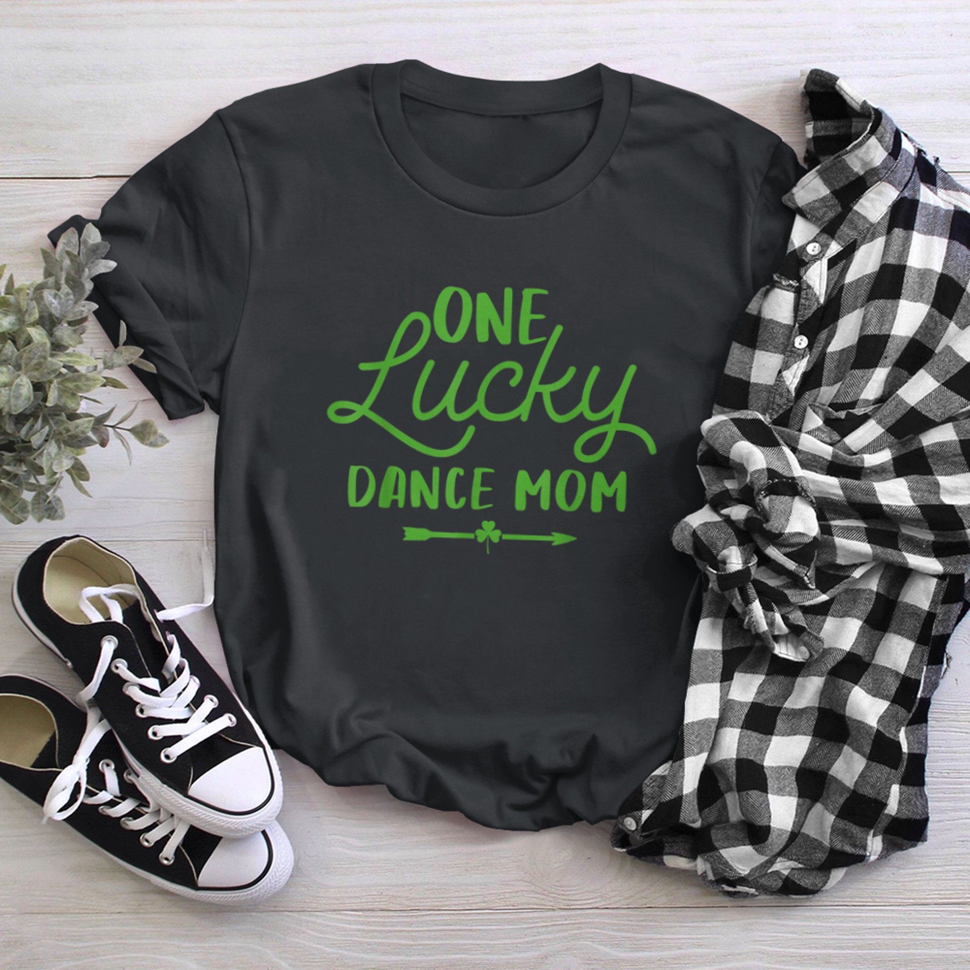 One Lucky Dance Mom St Patrick's Day Irish Lucky Dance Mom t-shirt black