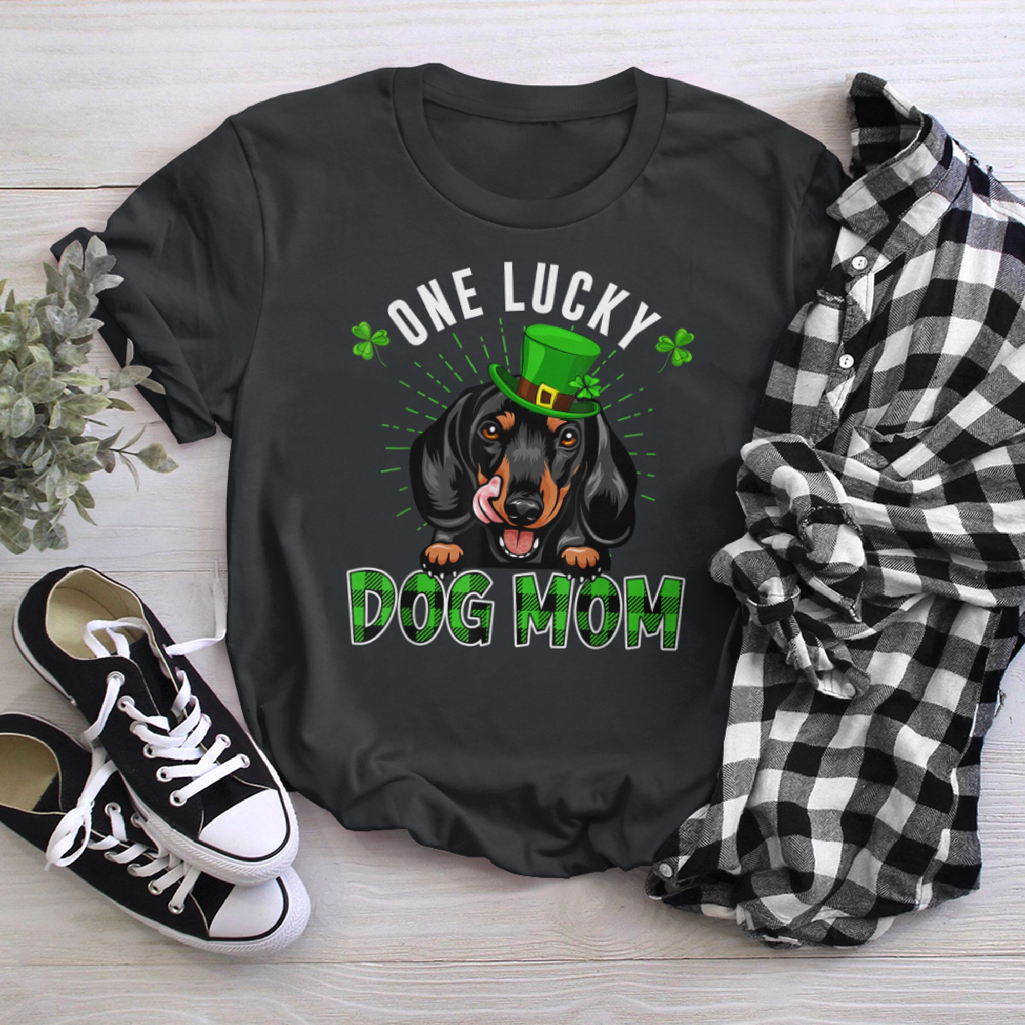 One Lucky Dog Mama Dachshund Mom St Patricks Day t-shirt black