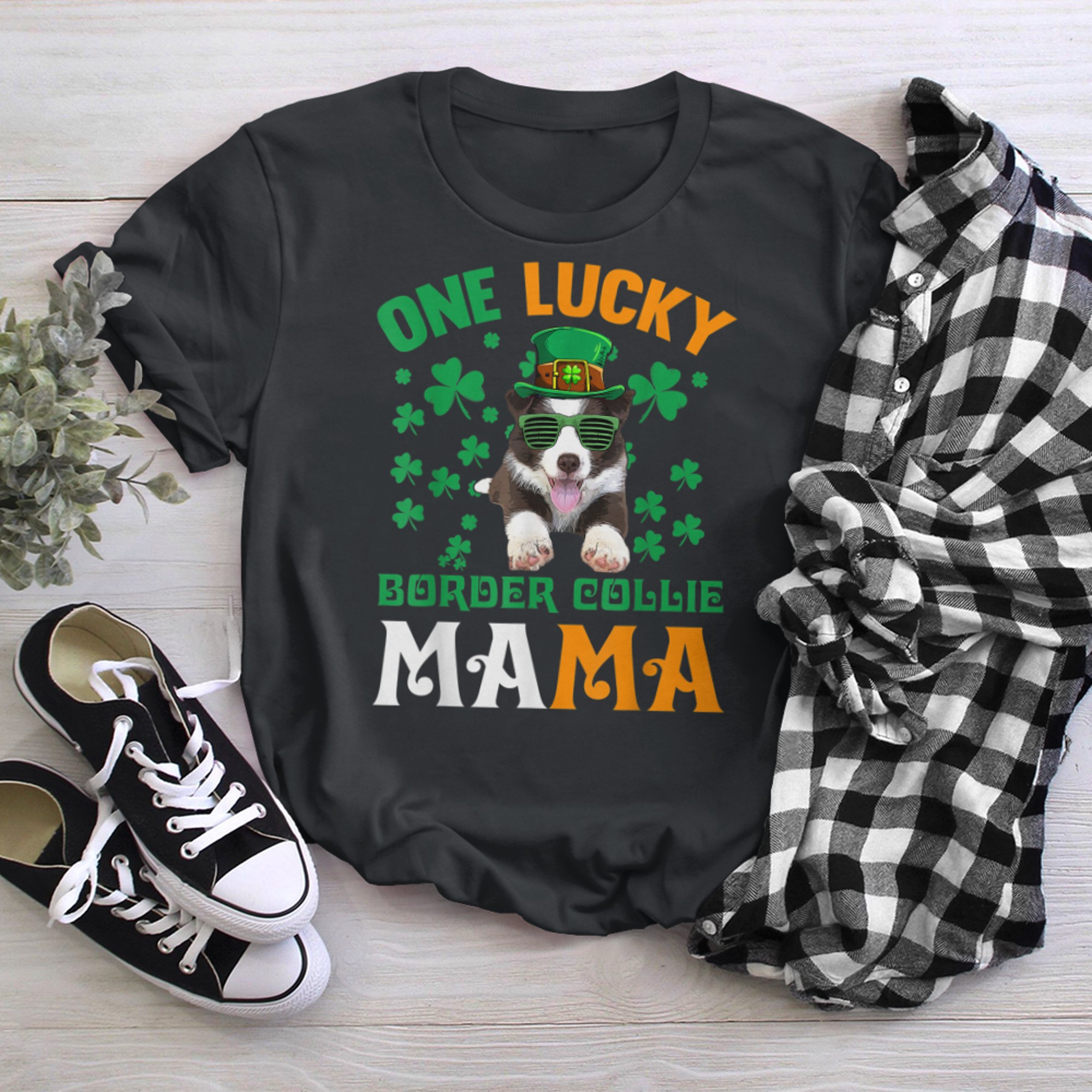 One Lucky Dog Mama Funny Border Collie Mom St Patricks Day t-shirt black