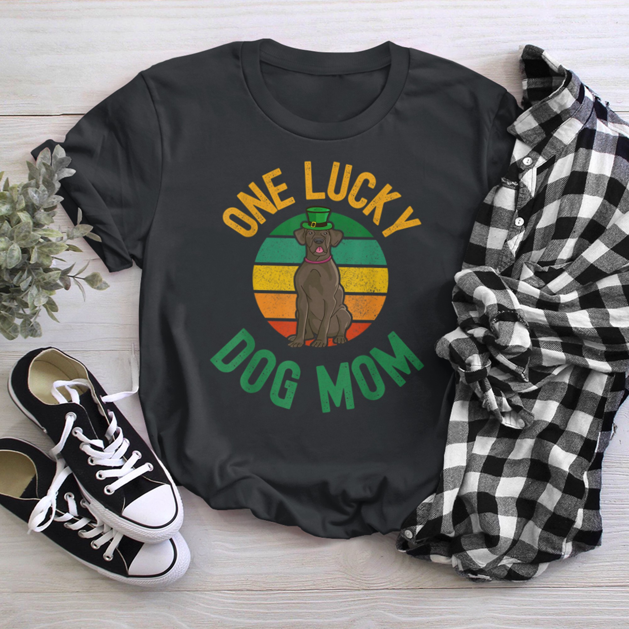 One Lucky Dog Mom Great Dane St Patrick's Day Vintage Sunset t-shirt black