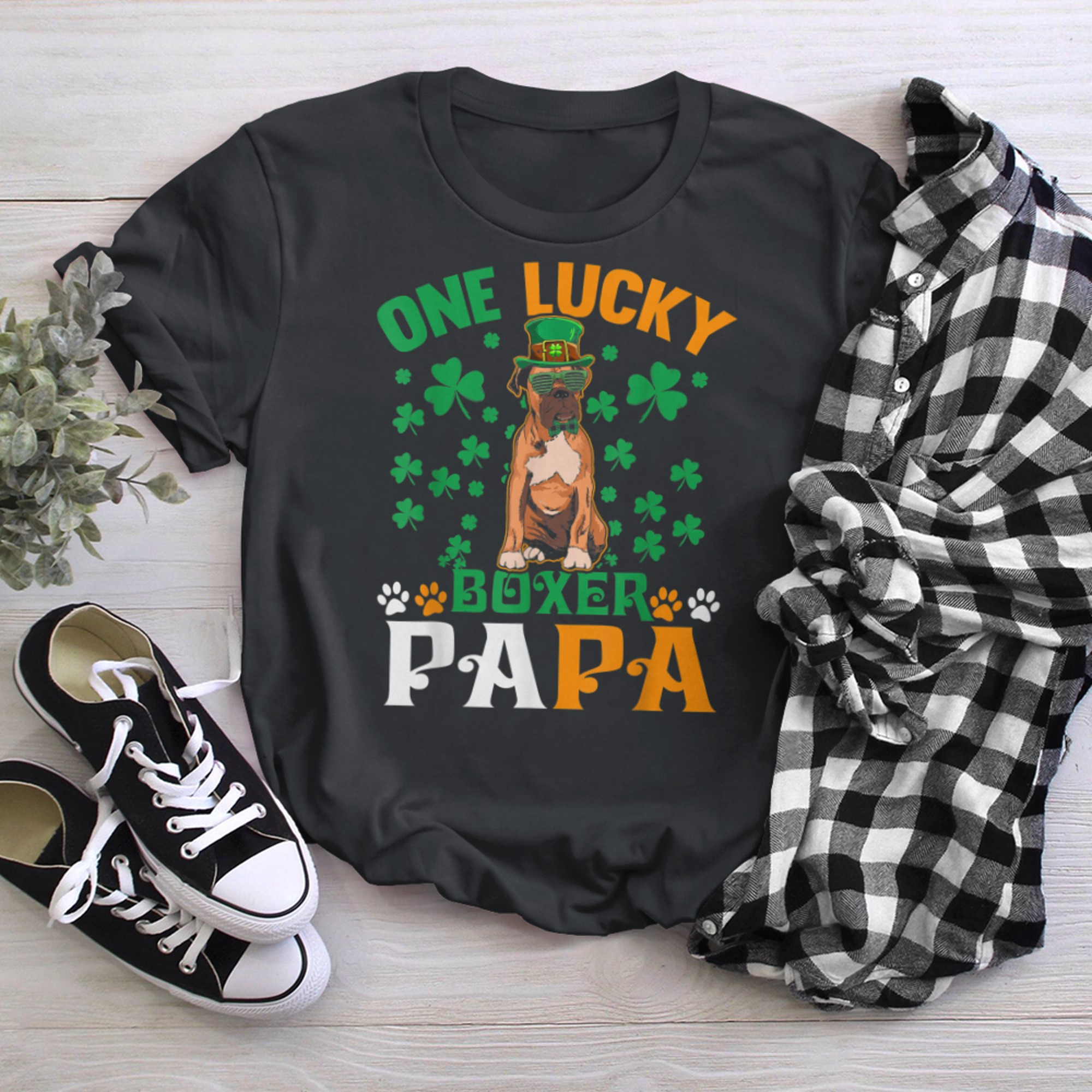 One Lucky Dog Papa Funny Boxer Dad St Patricks Day t-shirt black