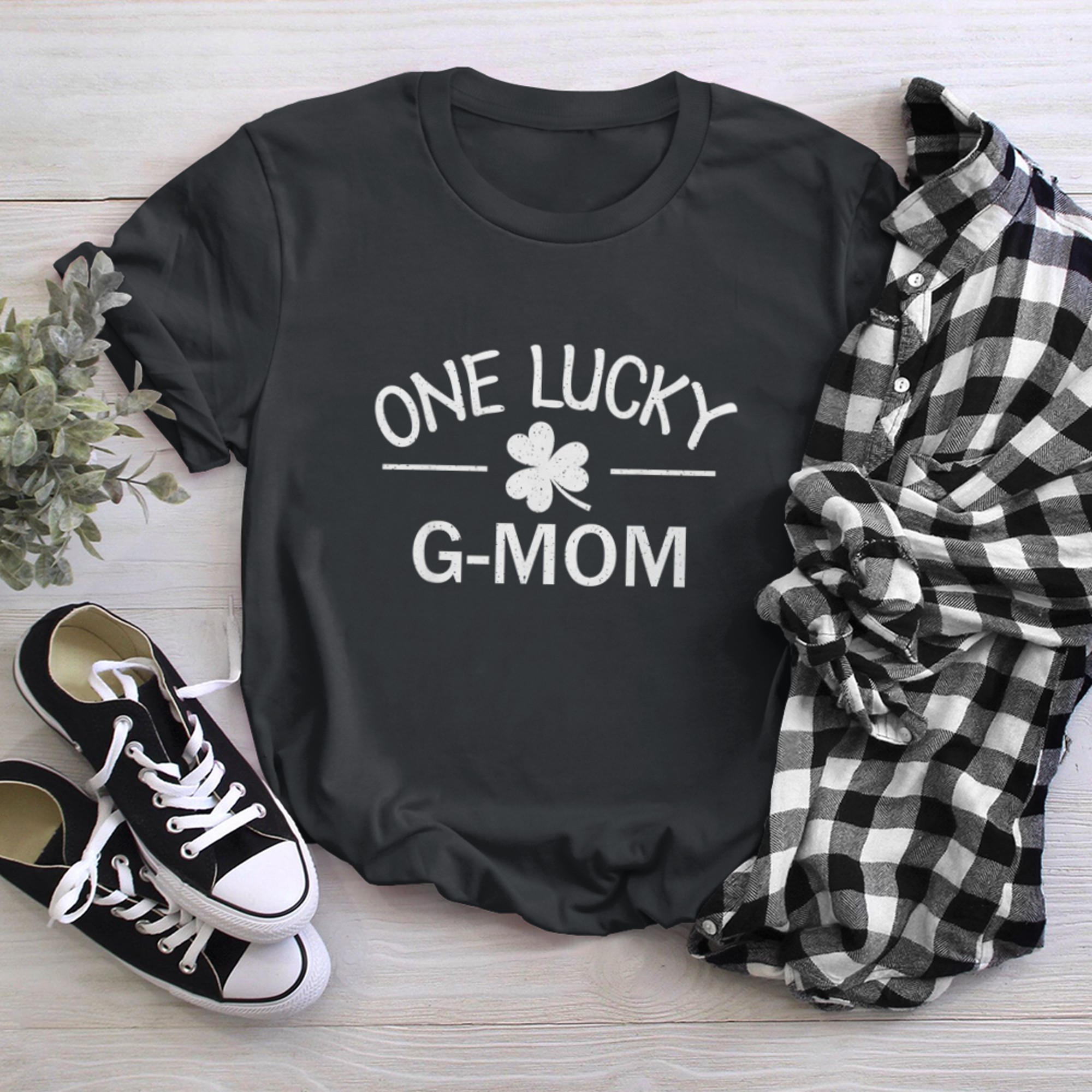 One Lucky G-Mom Matching St Patricks Day for G-Mom t-shirt black