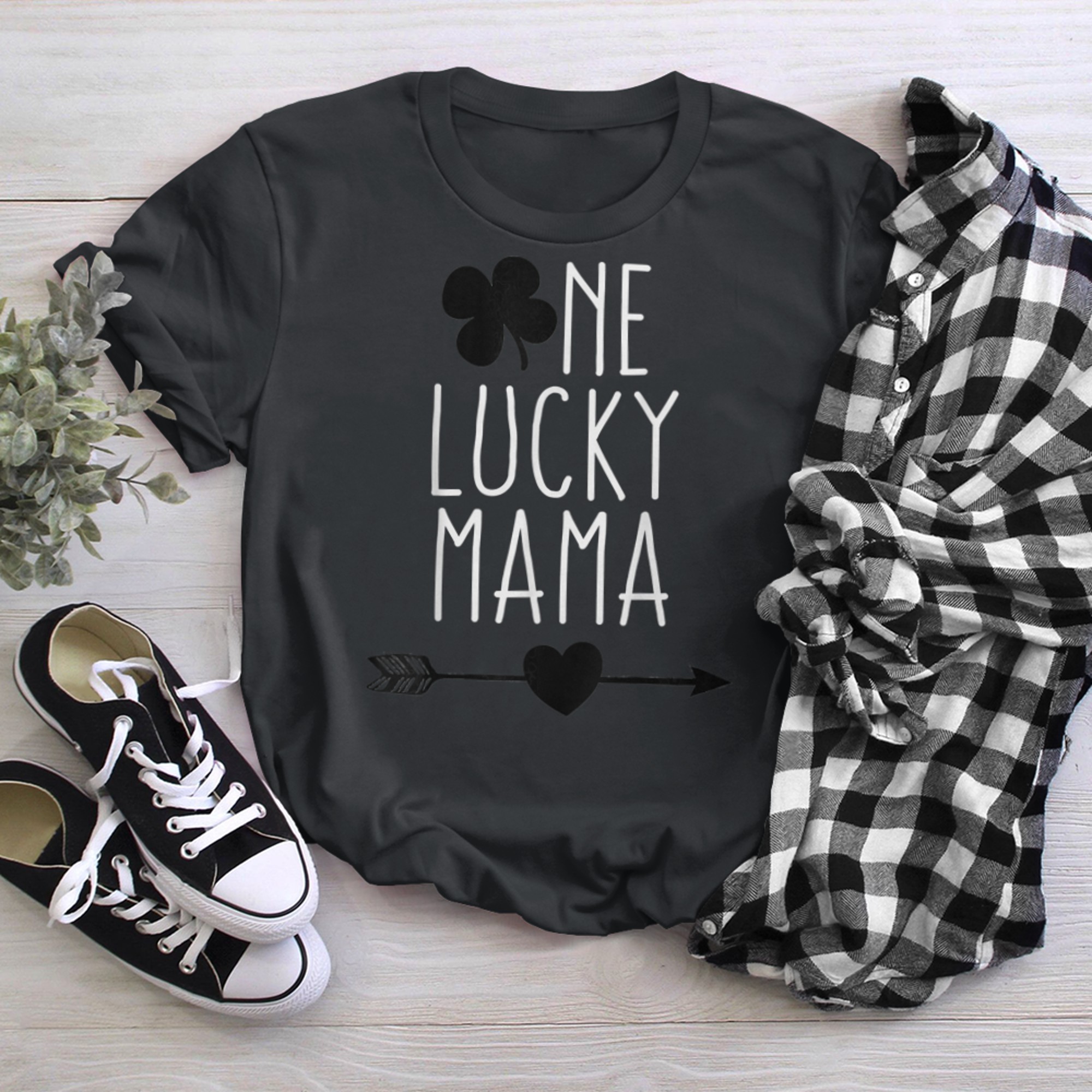 One Lucky Mama Arrow Shirt St Patricks Day Mom Mothers (1) t-shirt black