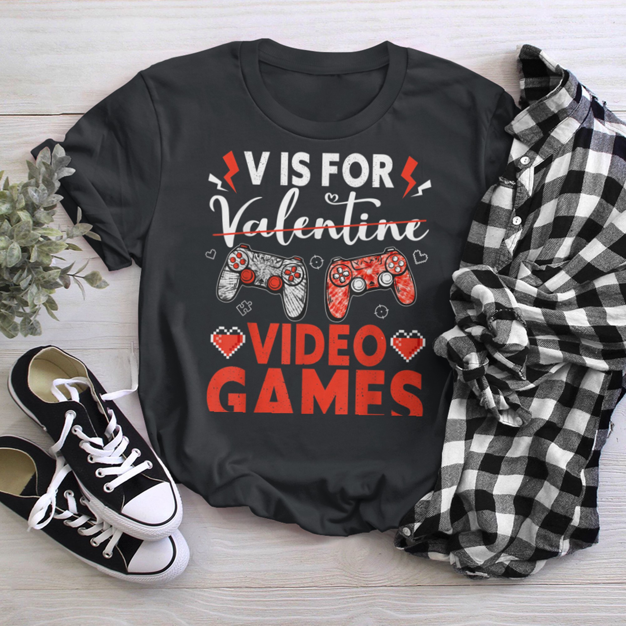 V Is For Video Games Funny Valentines Day Gamer Boy Men (88) t-shirt black