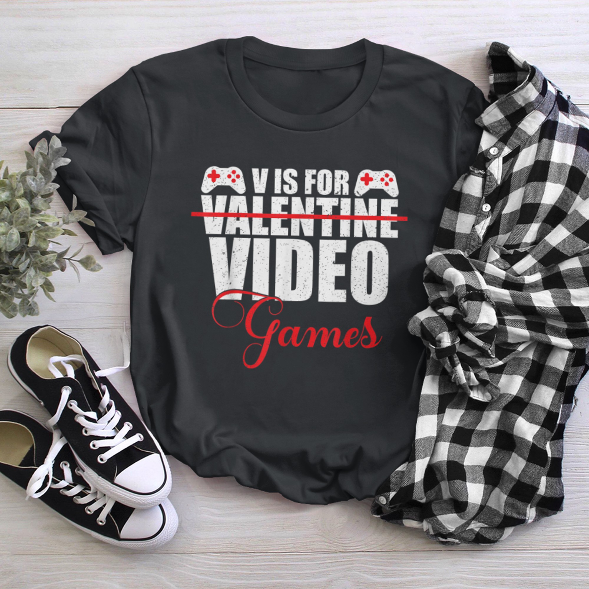 V Is For Video Games Funny Valentines Day Gamer Boy Men (92) t-shirt black