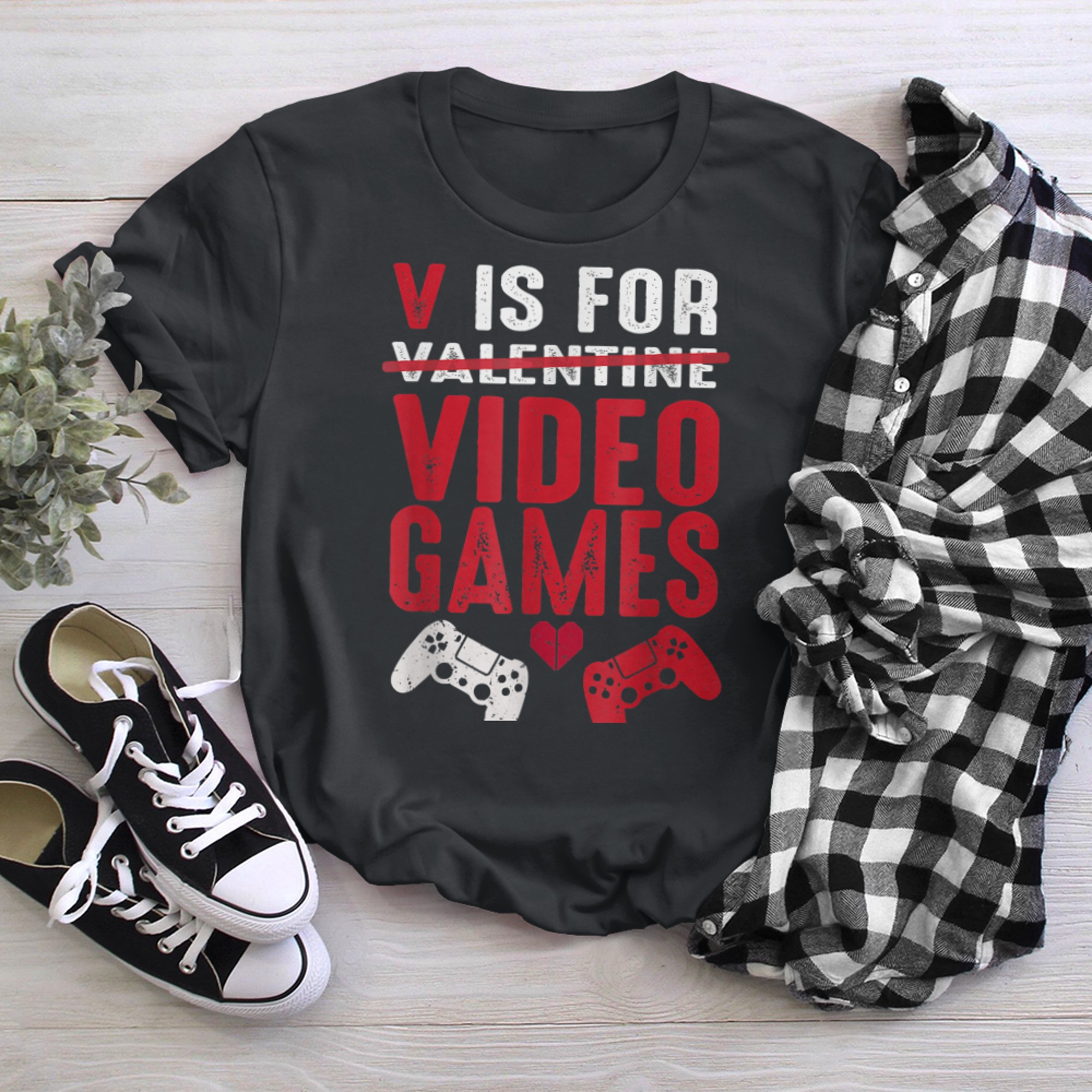 V Is For Video Games Funny Valentines Day Gamer Boy Men (99) t-shirt black