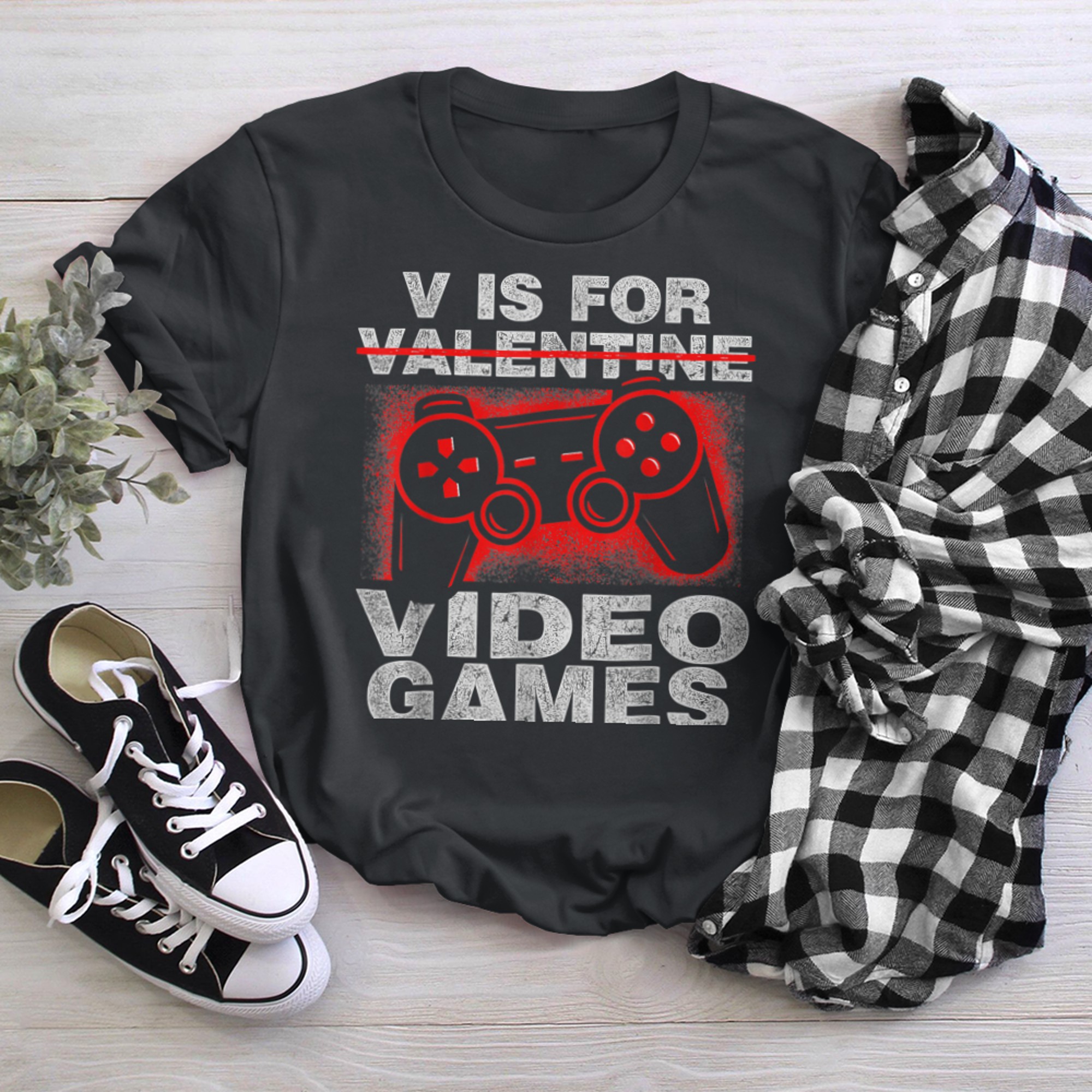 V is for Video Games Funny Valentines Day Gamer Boy Men Girl t-shirt black