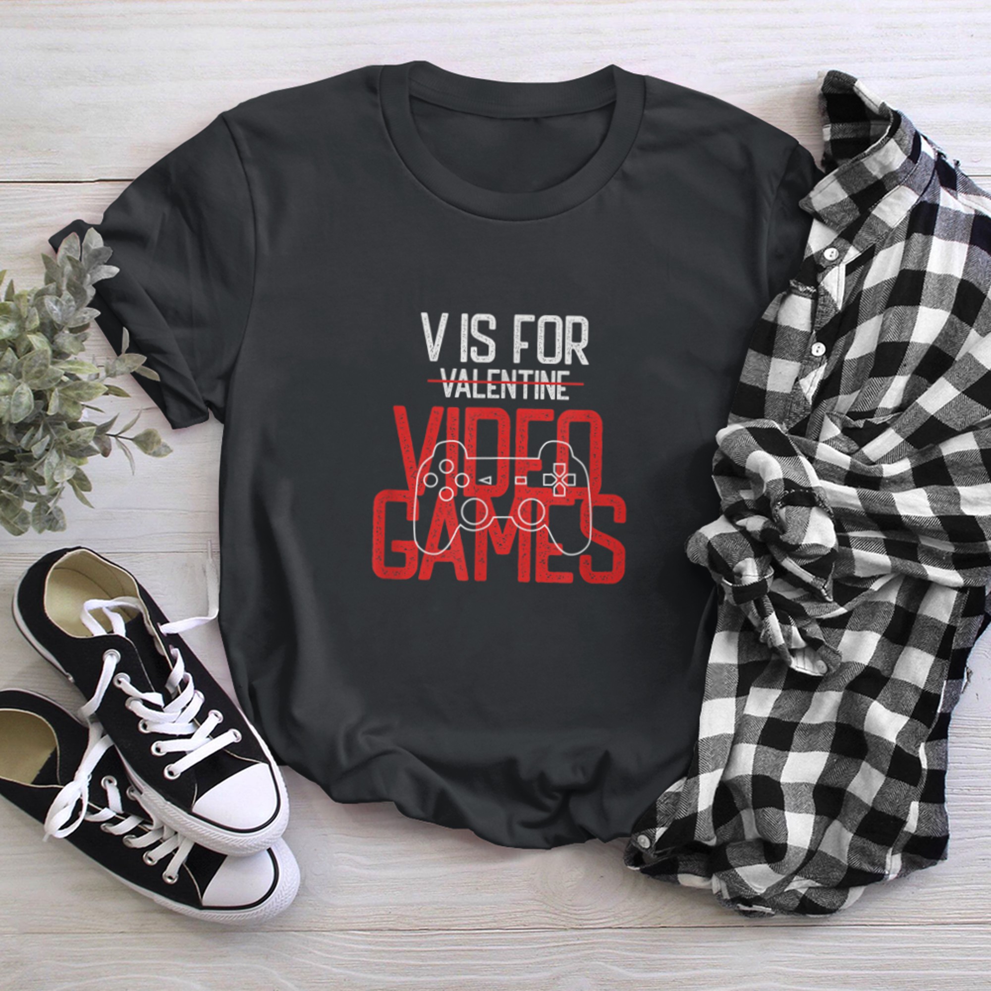 V is for Video Games Funny Valentines Day Gamer Men Boy Girl t-shirt black