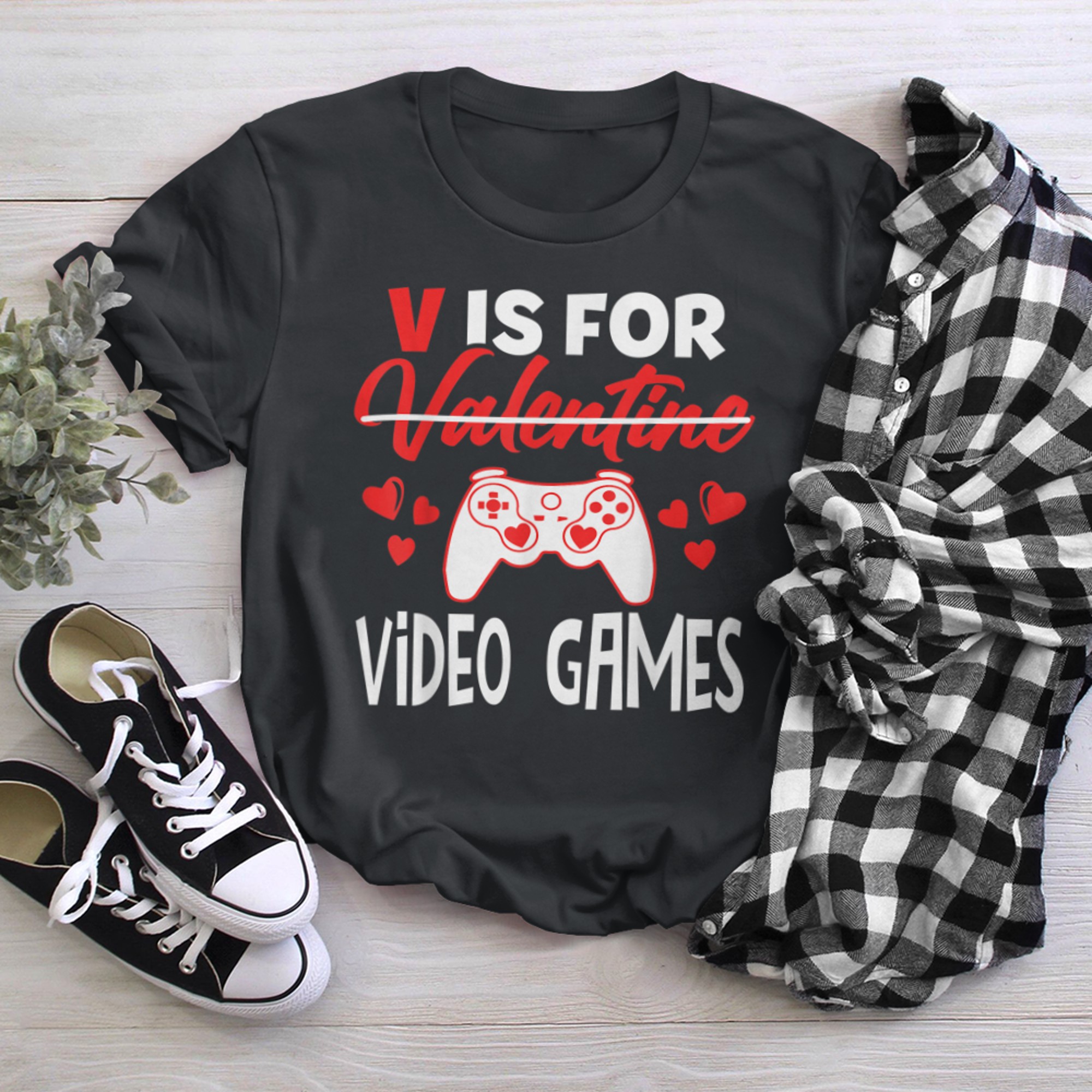 V Is For Video Games Funny Valentines Day Gamer Men Women (1) t-shirt black