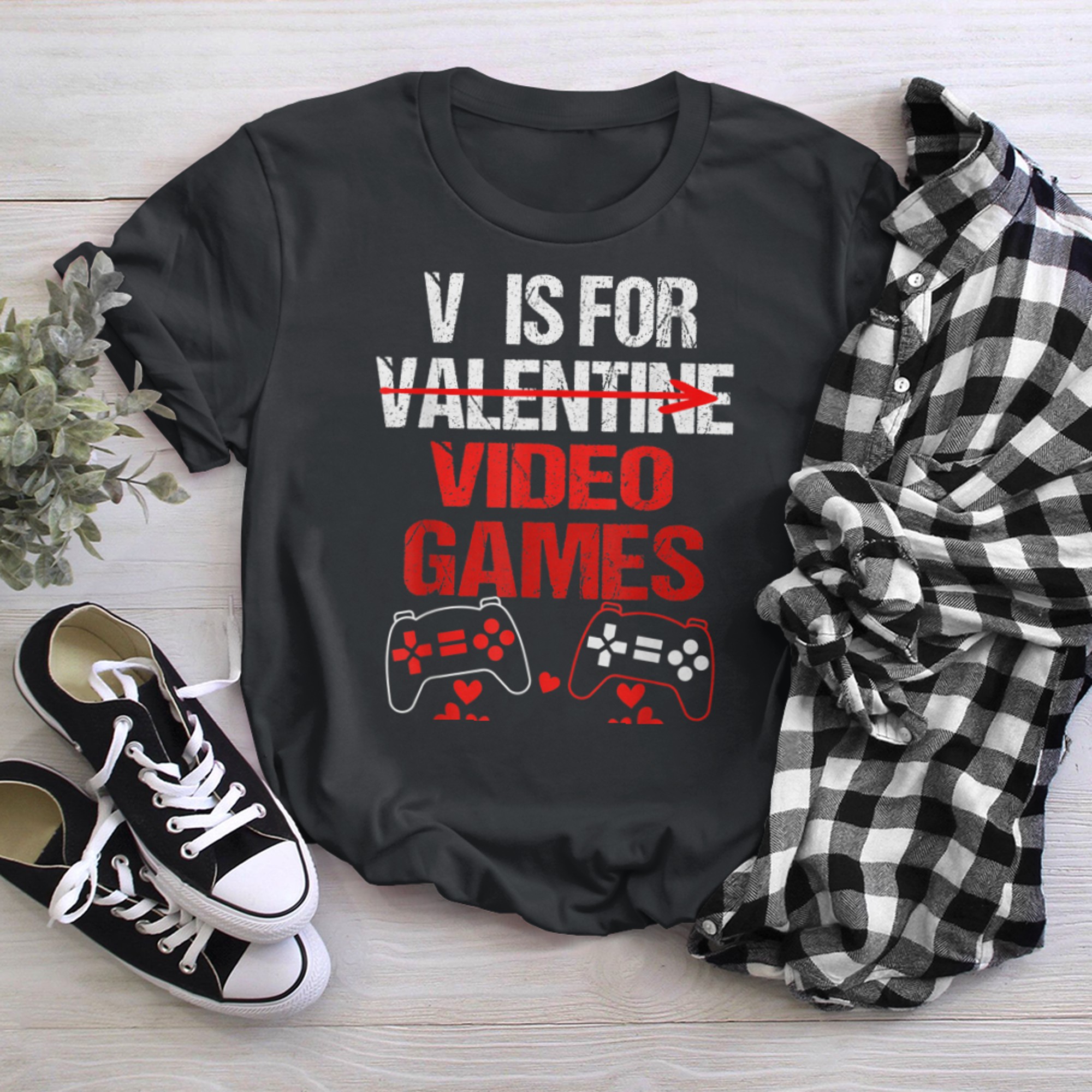 V Is For Video Games Funny Valentines Day Red Heart Gamer t-shirt black