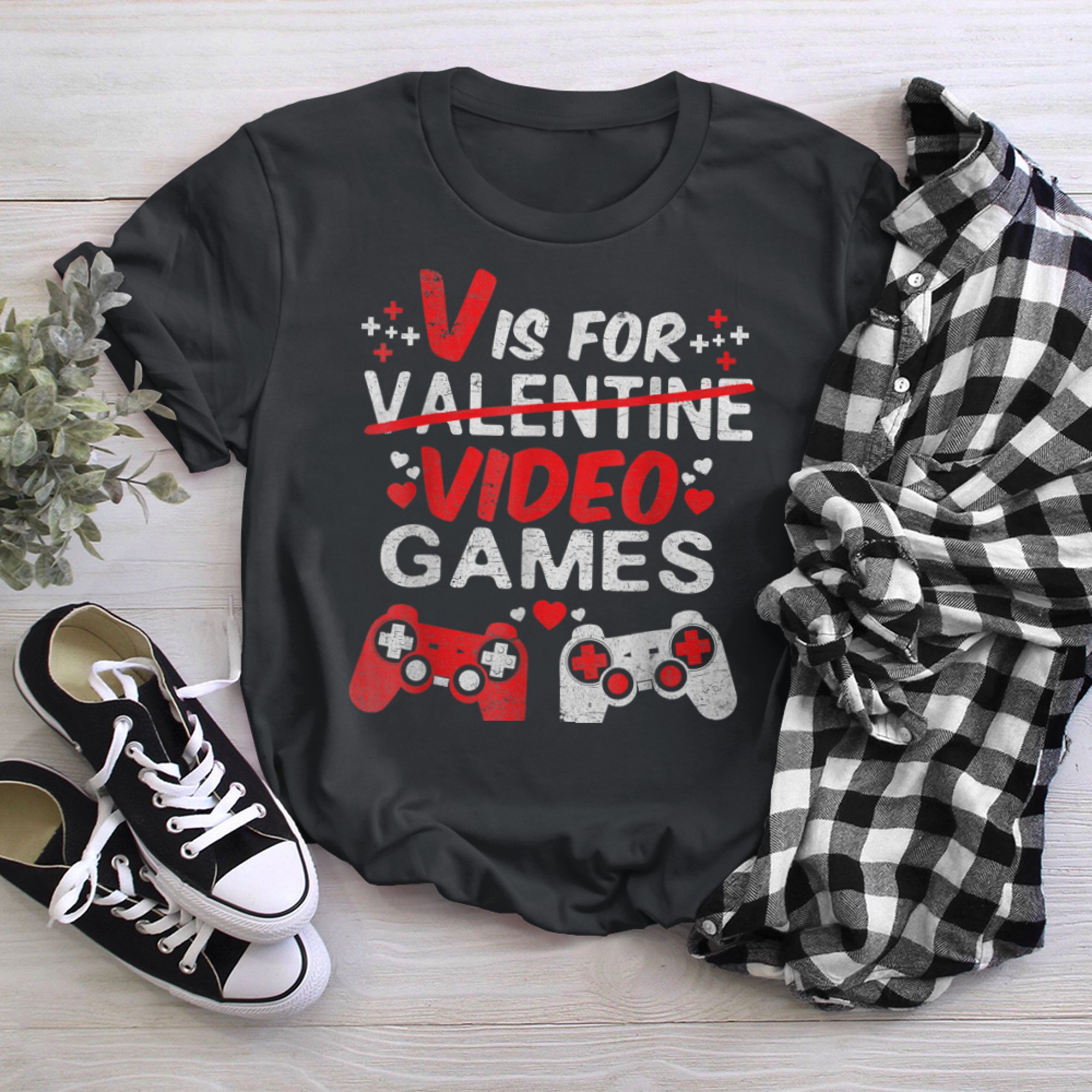 V Is For Video Games Red Hearts Valentines Day Gamer Boy Men t-shirt black