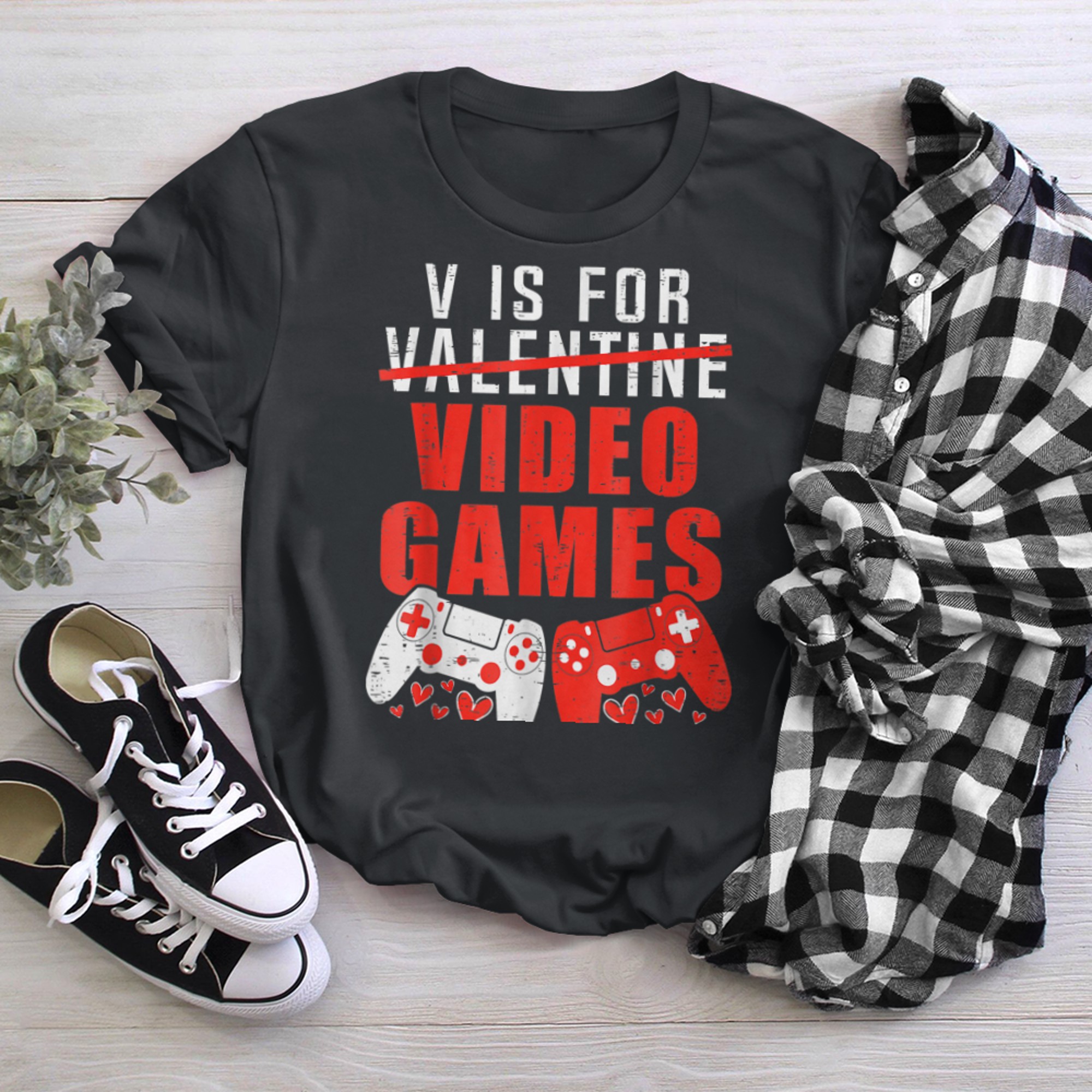 V Is For Video Games Valentines Day Hearts Boys Kids Gaming t-shirt black