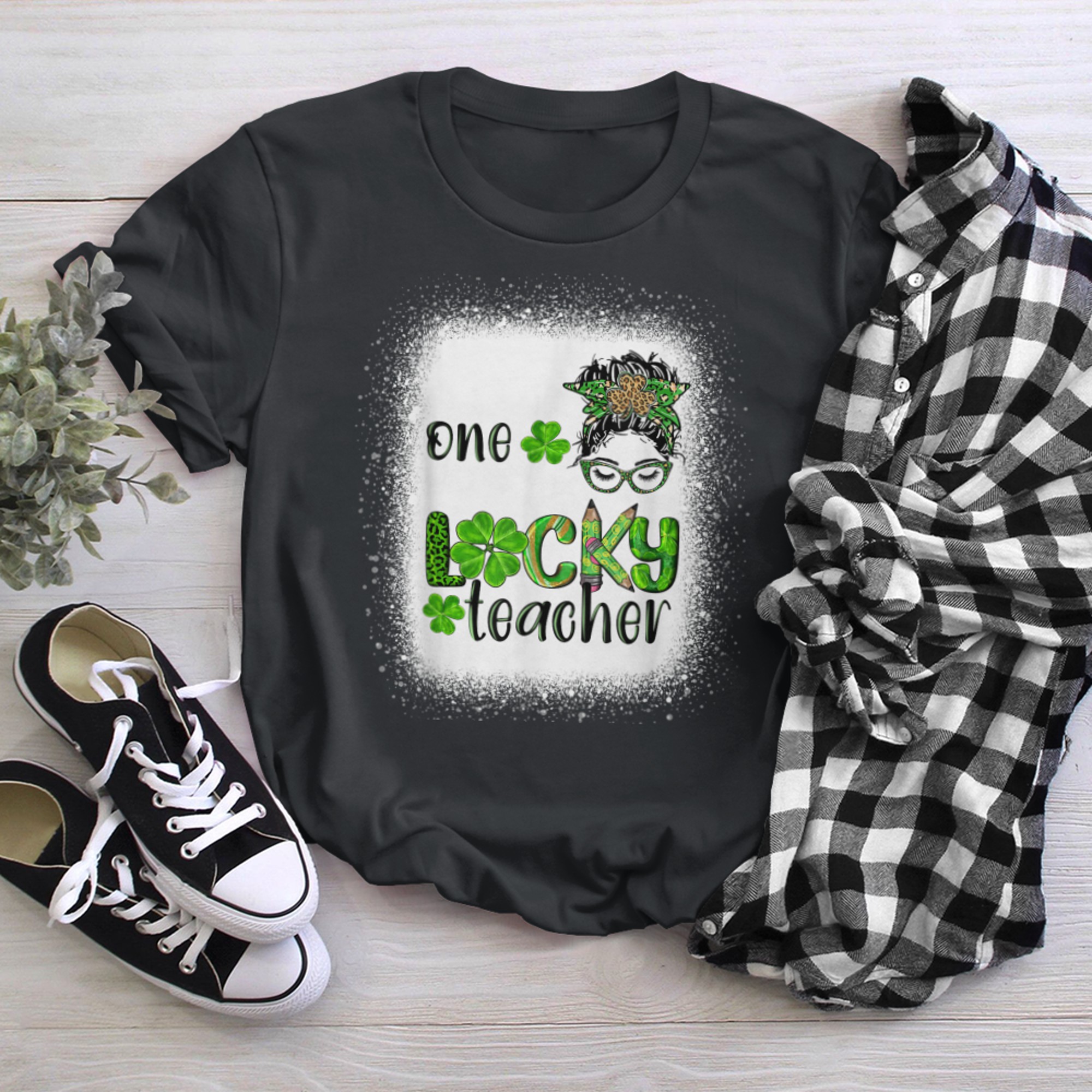 Love Messy Bun One Lucky Teacher St. Patrick's Day School (2) t-shirt black