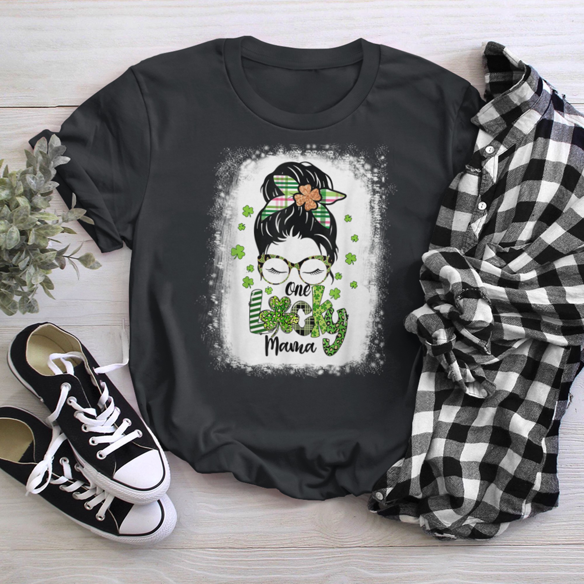 One Lucky Mama Blea.ched Messy Bun Leopard St Patrick's Day t-shirt black