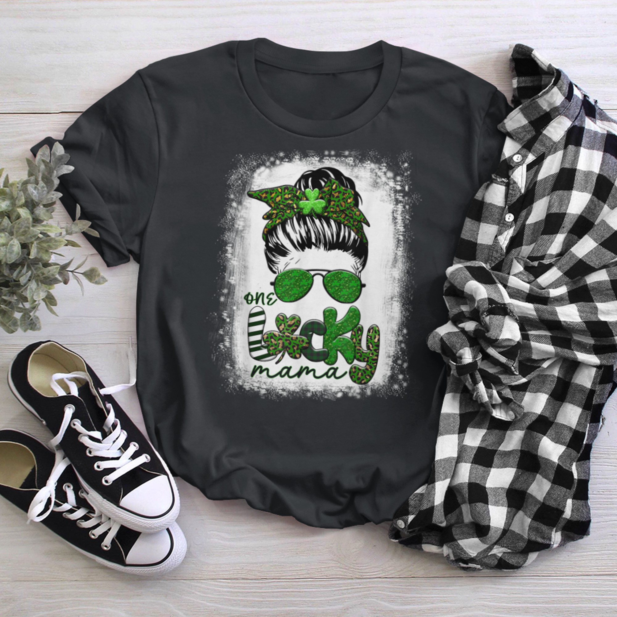 One Lucky Mama Cute Messy Bun Saint Patrick's Day Irish t-shirt black