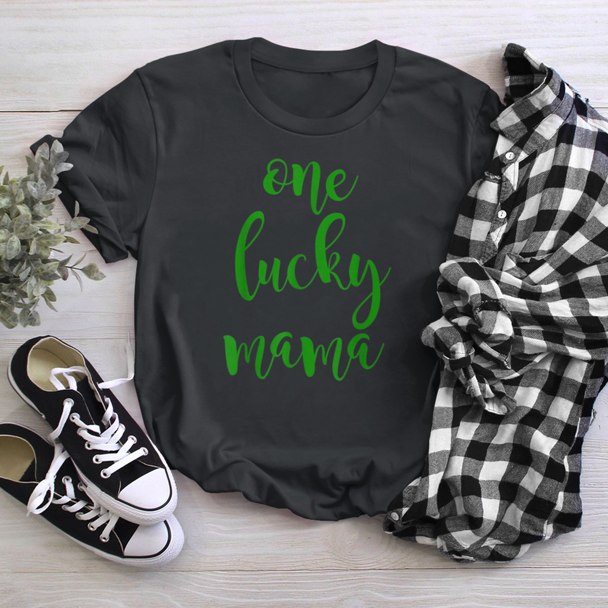 One Lucky Mama Cute Script T Shirt St Patricks Day Moms t-shirt black