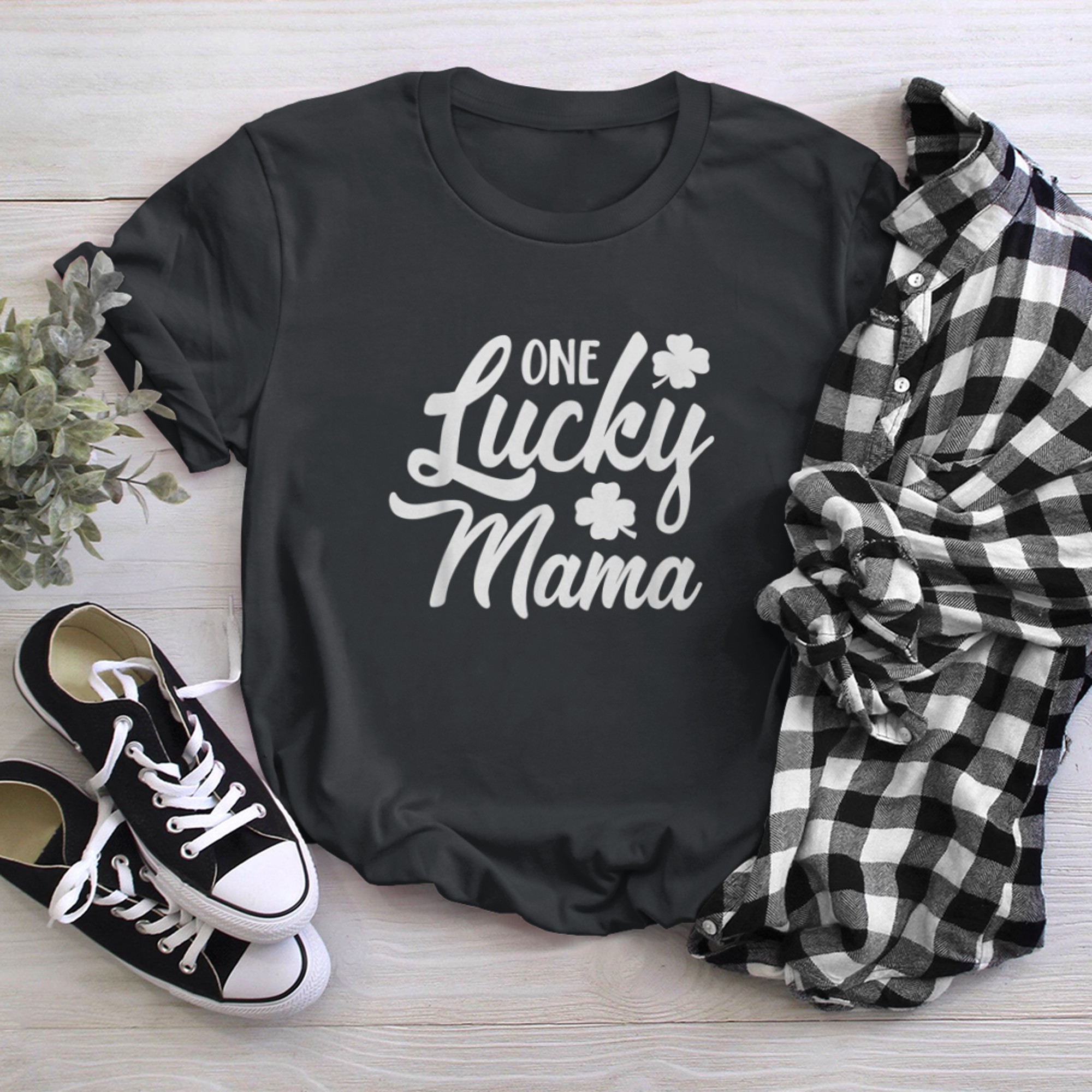 One Lucky Mama Cute St. Patrick's Day t-shirt black