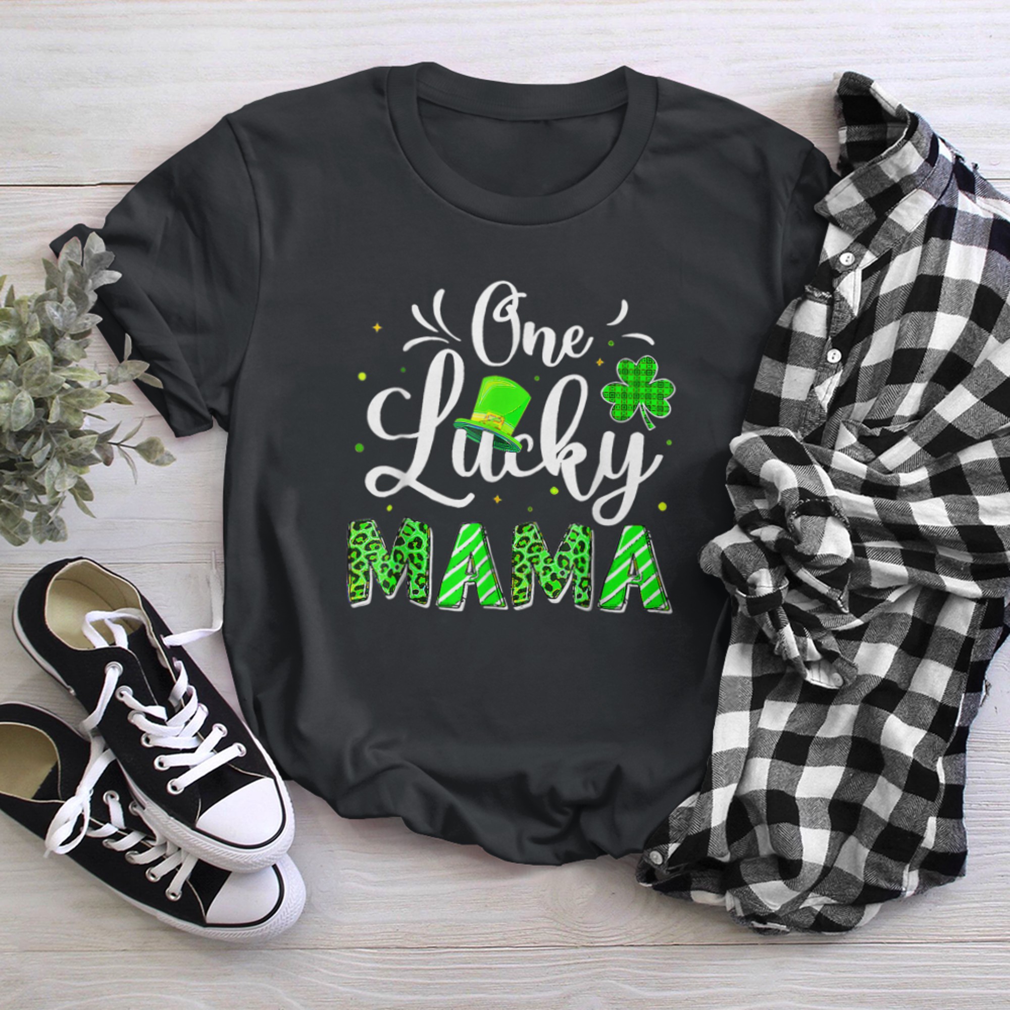 One Lucky Mama Irish Shamrock Leopard St Patrick's Day t-shirt black