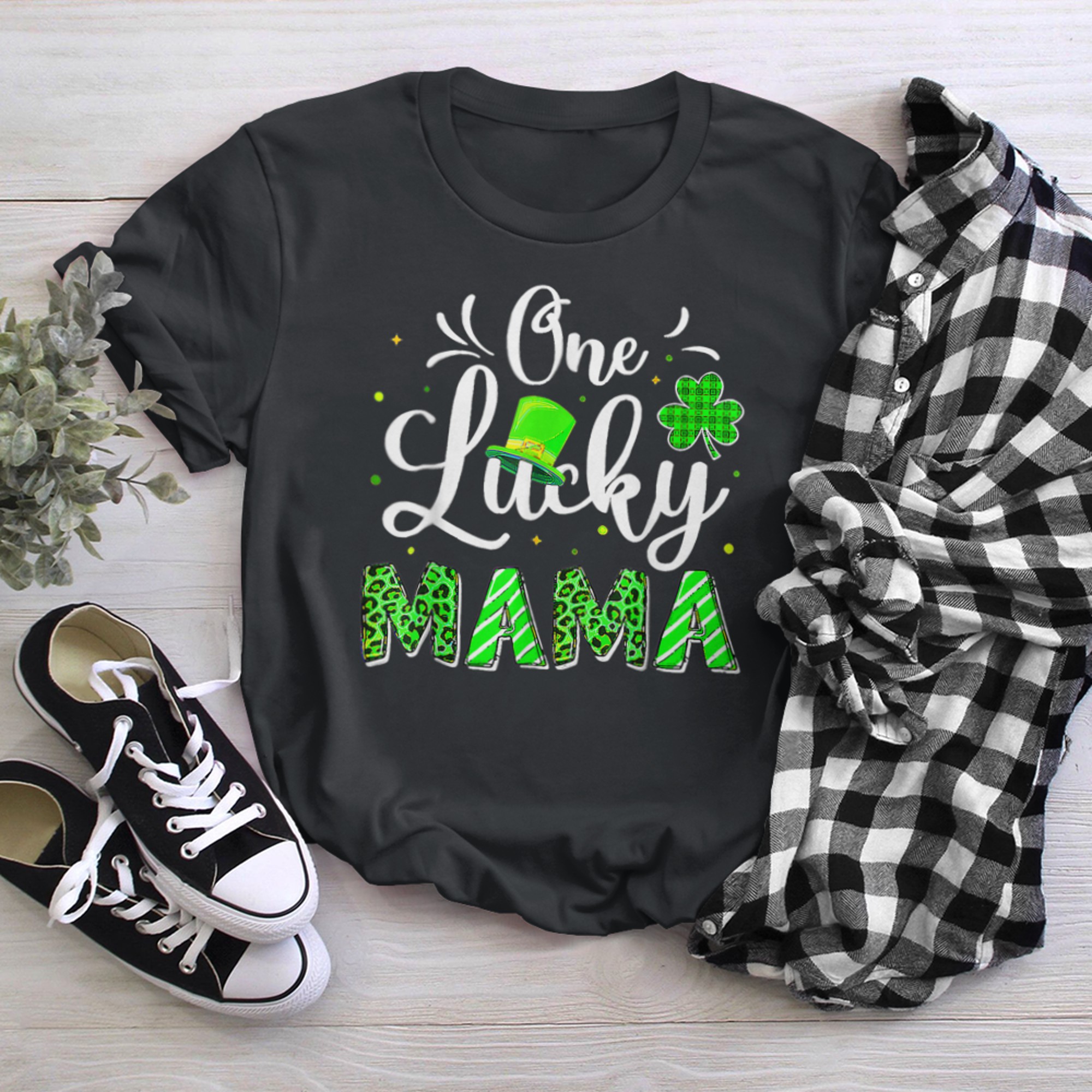 One Lucky Mama Irish Shamrock Leopard St Patrick's Day Women (3) t-shirt black