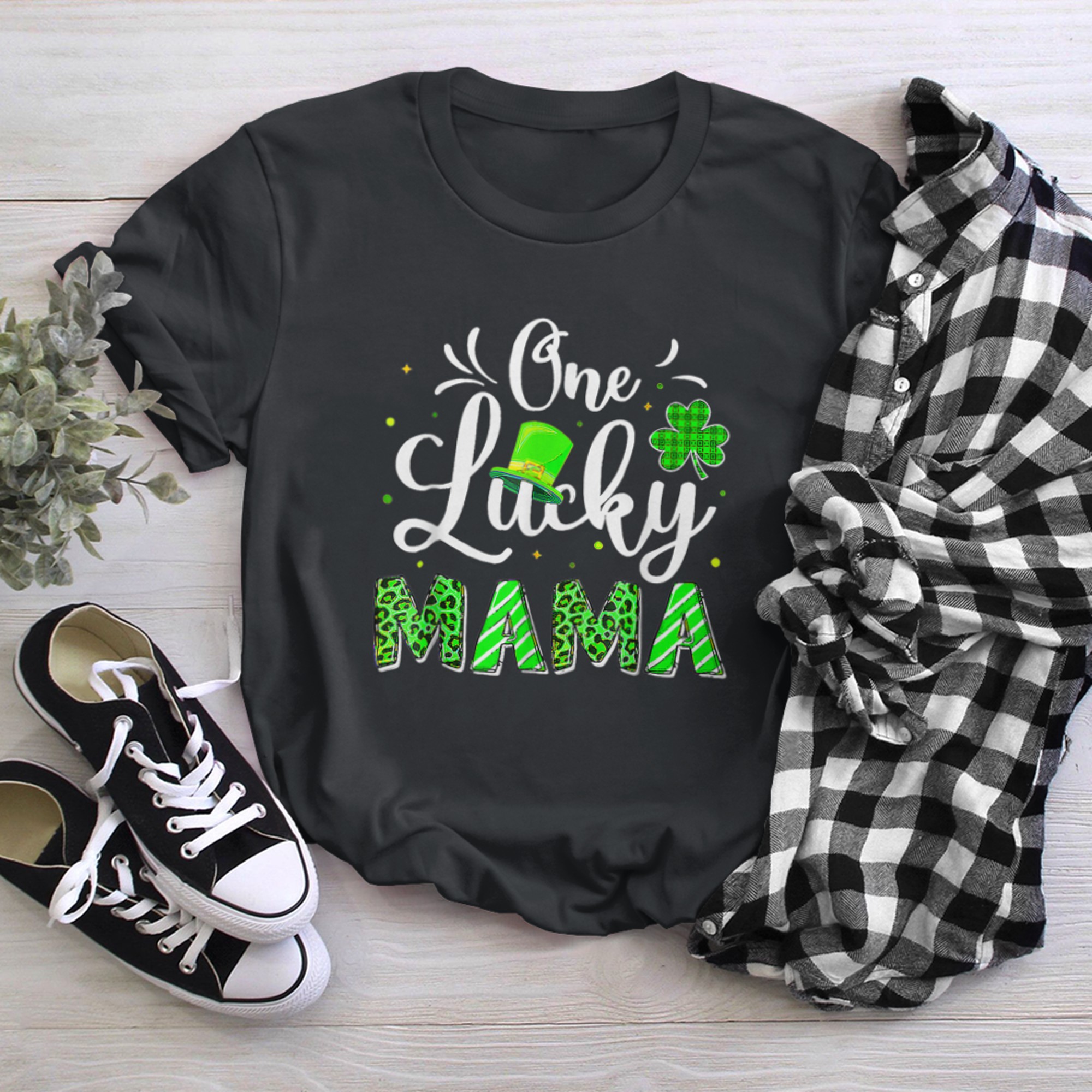 One Lucky Mama Irish Shamrock Leopard St Patrick's Day Women (6) t-shirt black