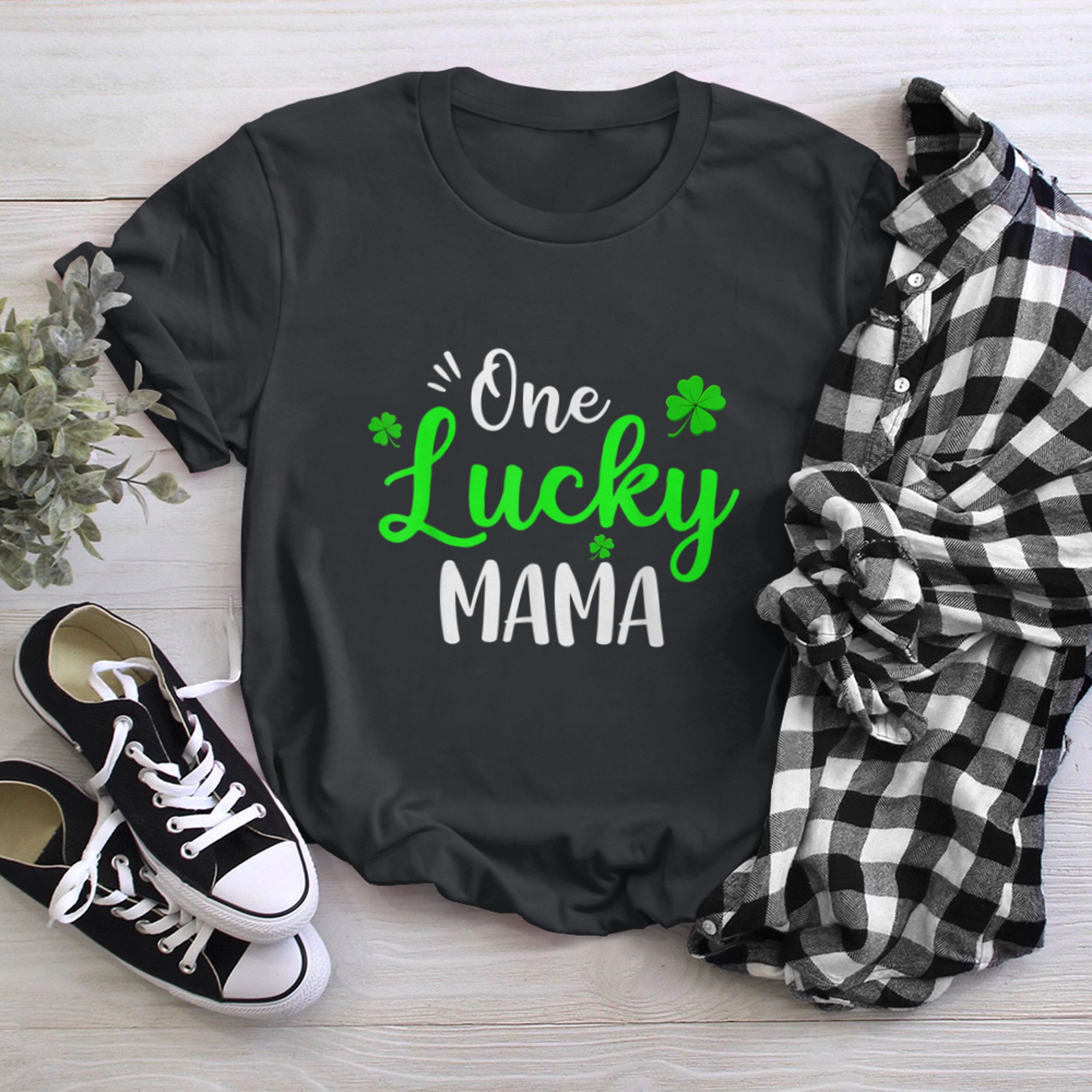 One Lucky Mama Irish Shamrock St Patricks Day Fun Family t-shirt black