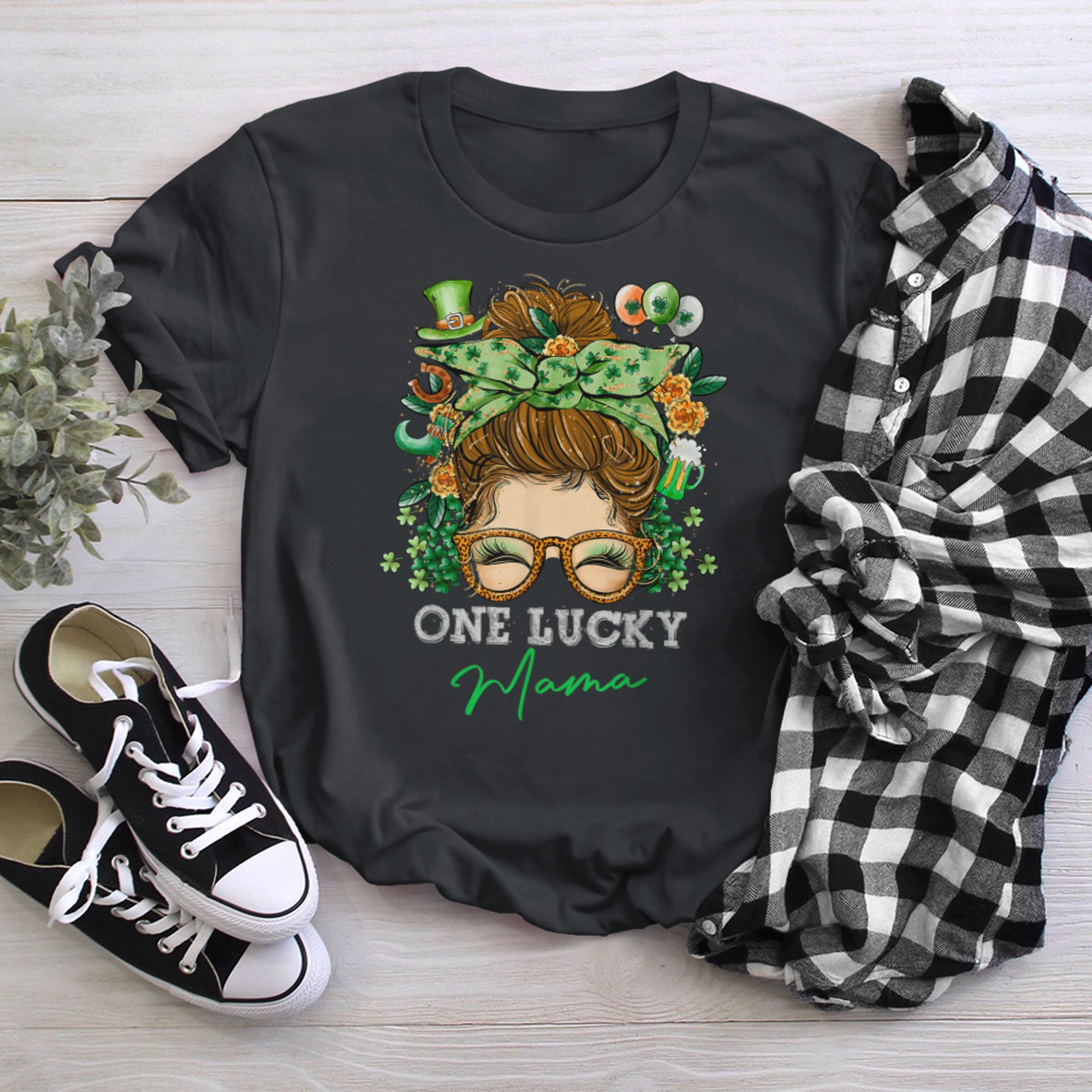 One Lucky Mama Leopard Messy Bun St Patrick's Day t-shirt black