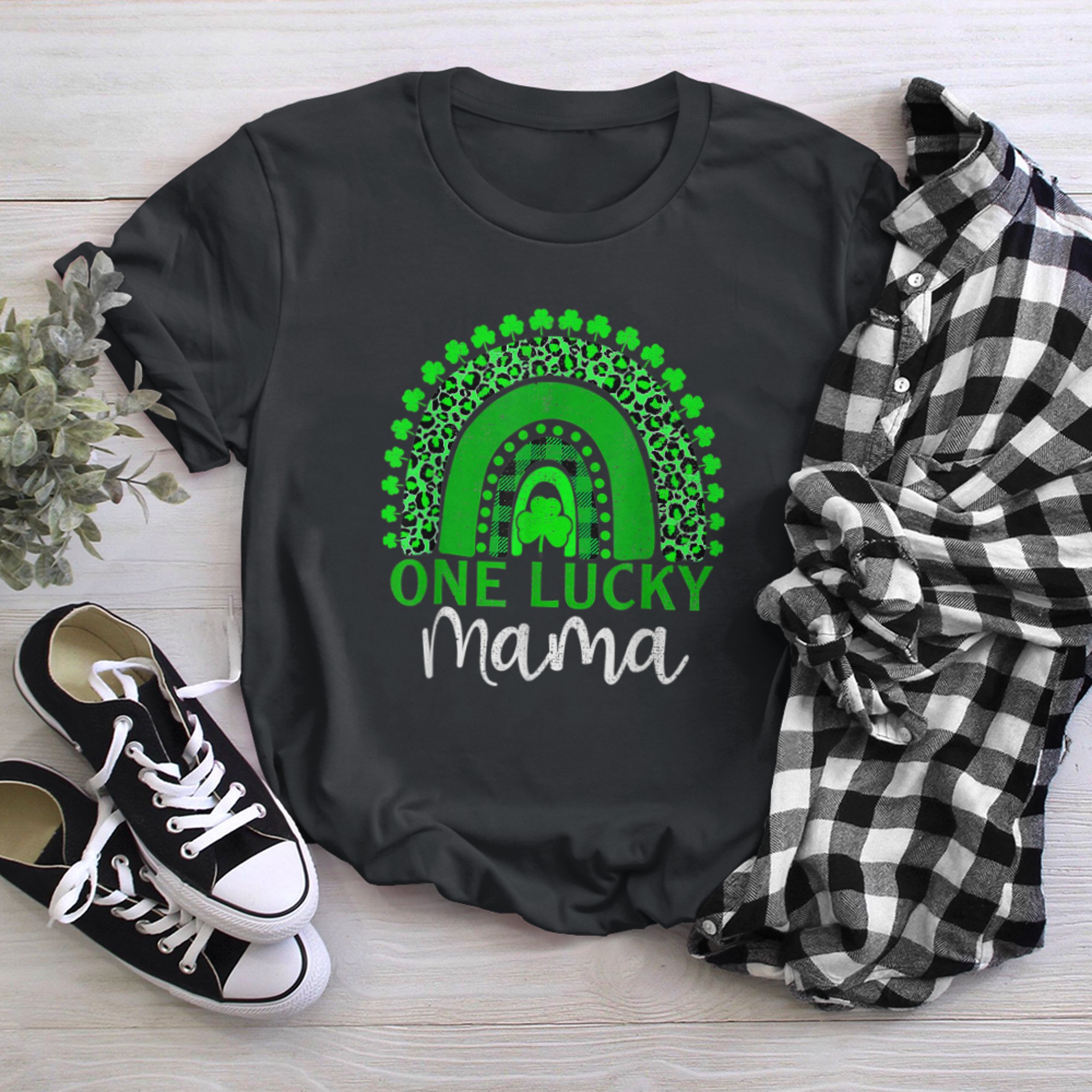 One Lucky Mama Leopard Rainbow Mom Life St Patrick's Day t-shirt black