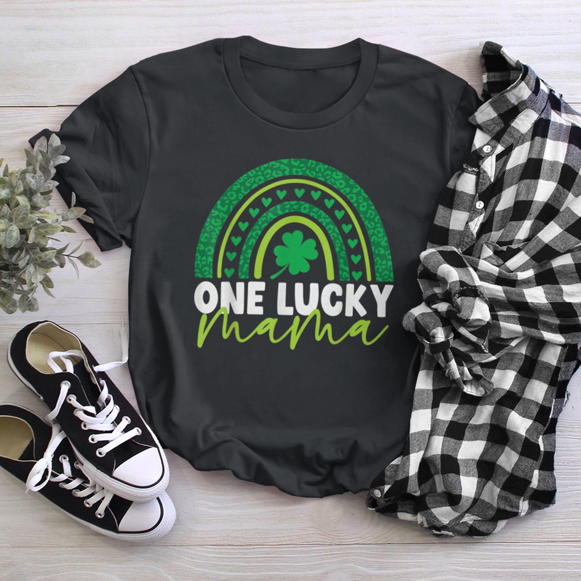 One Lucky Mama Rainbow St. Patrick's Day Irish Mom Leopard t-shirt black