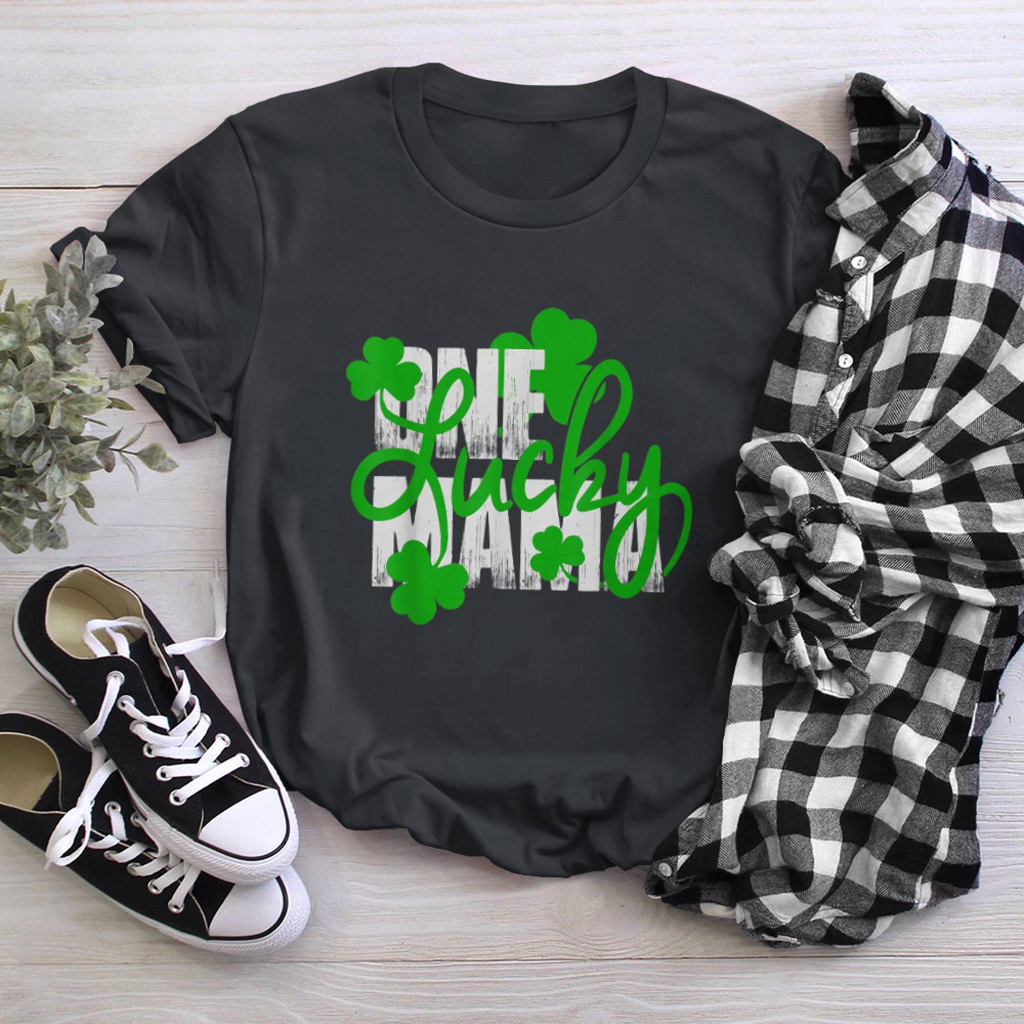 One Lucky Mama, Shamrock Green Clover Girl (2) t-shirt black