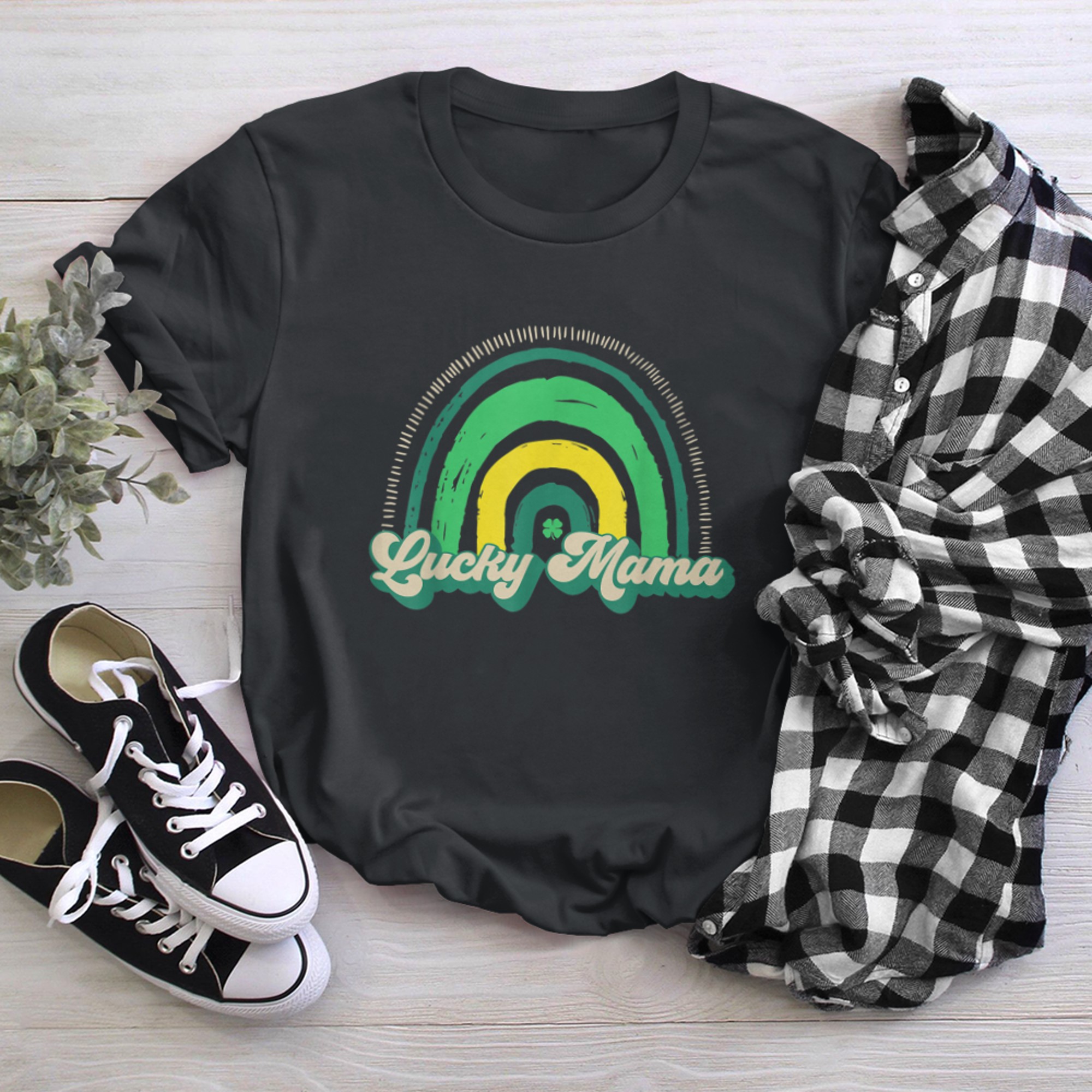 One Lucky Mama Shirt For Mom of Newborn St Patrick Pregnancy t-shirt black