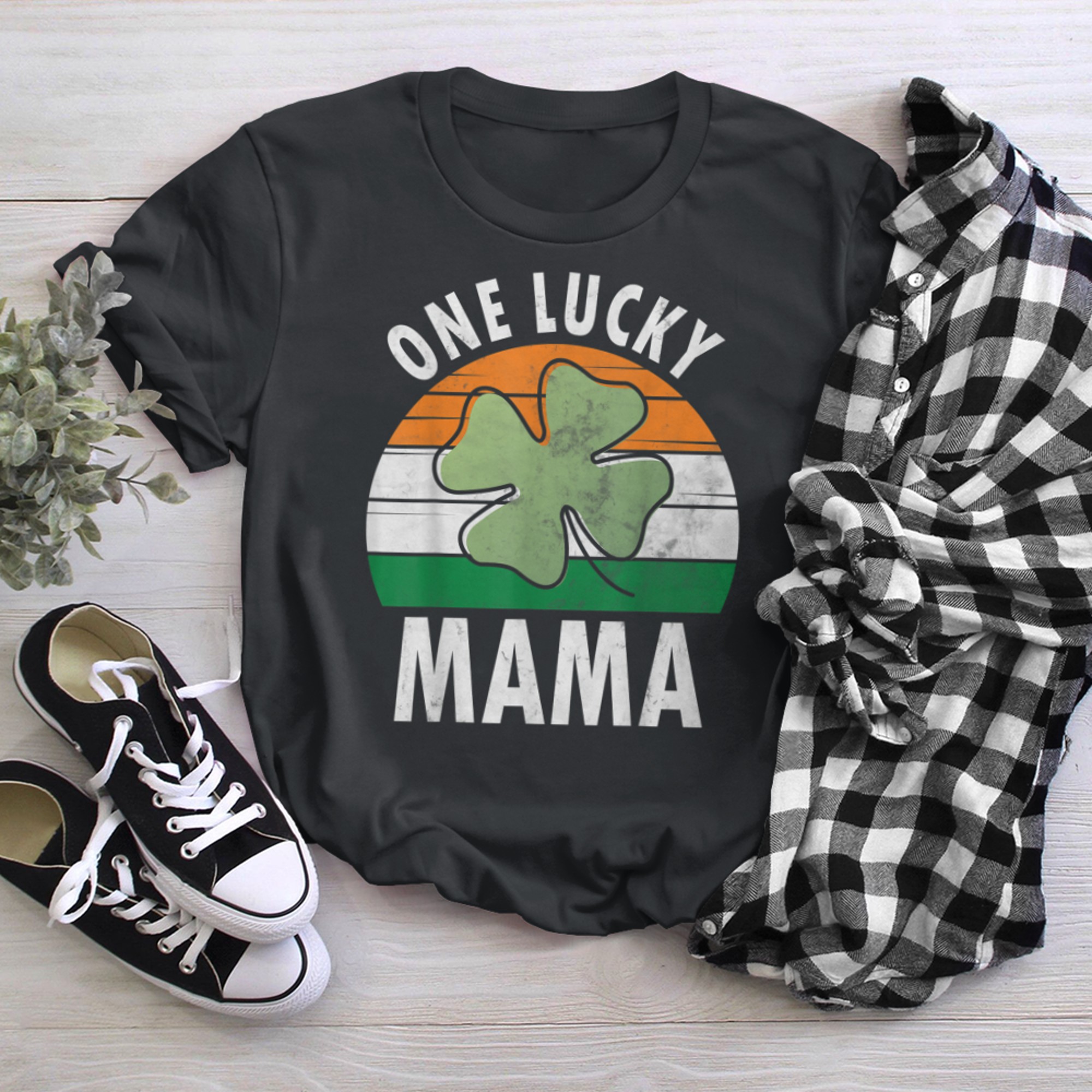 One Lucky Mama Shirt Funny Saint Patricks Day (3) t-shirt black