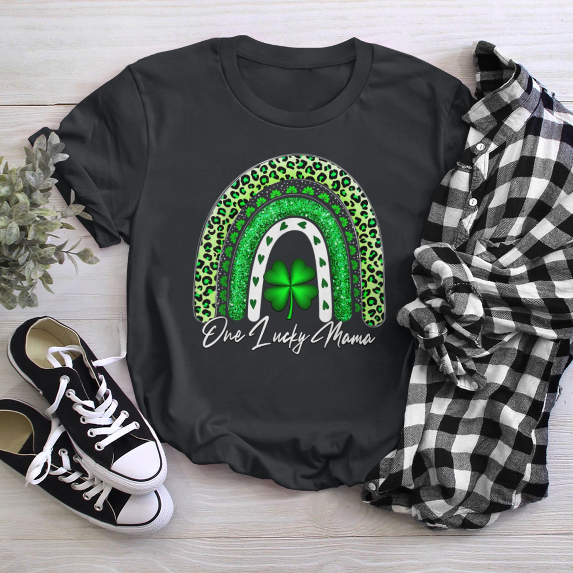 One Lucky Mama Shirt Matching Family St Patricks Day Mommy t-shirt black