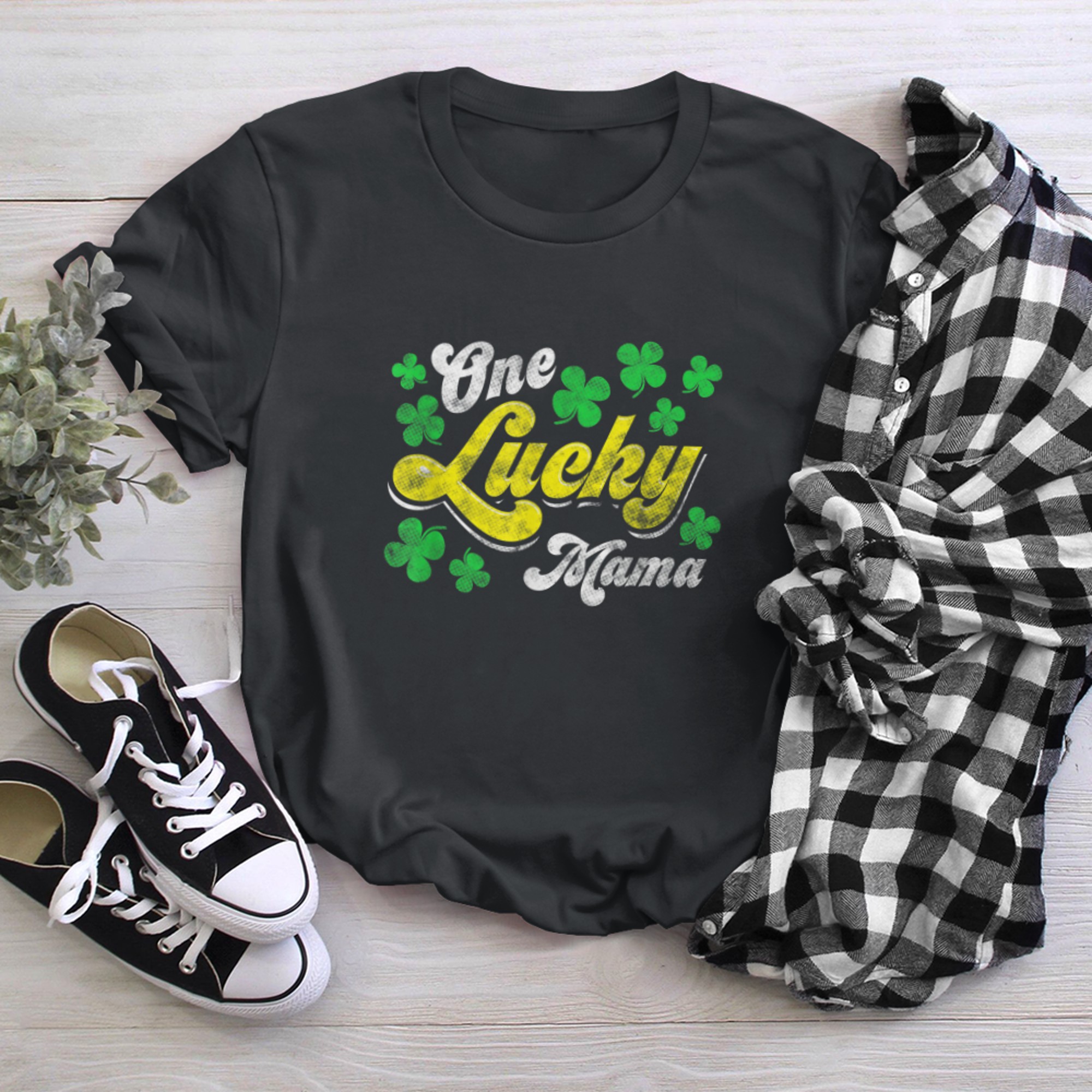 One Lucky Mama Shirt Mom St Patrick's Day t-shirt black