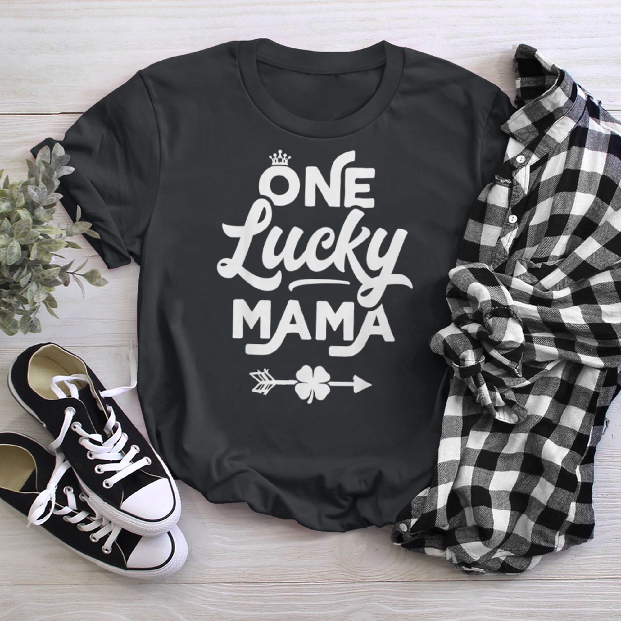 One Lucky Mama Shirt Women Cute Pregnancy St Patricks Day (1) t-shirt black