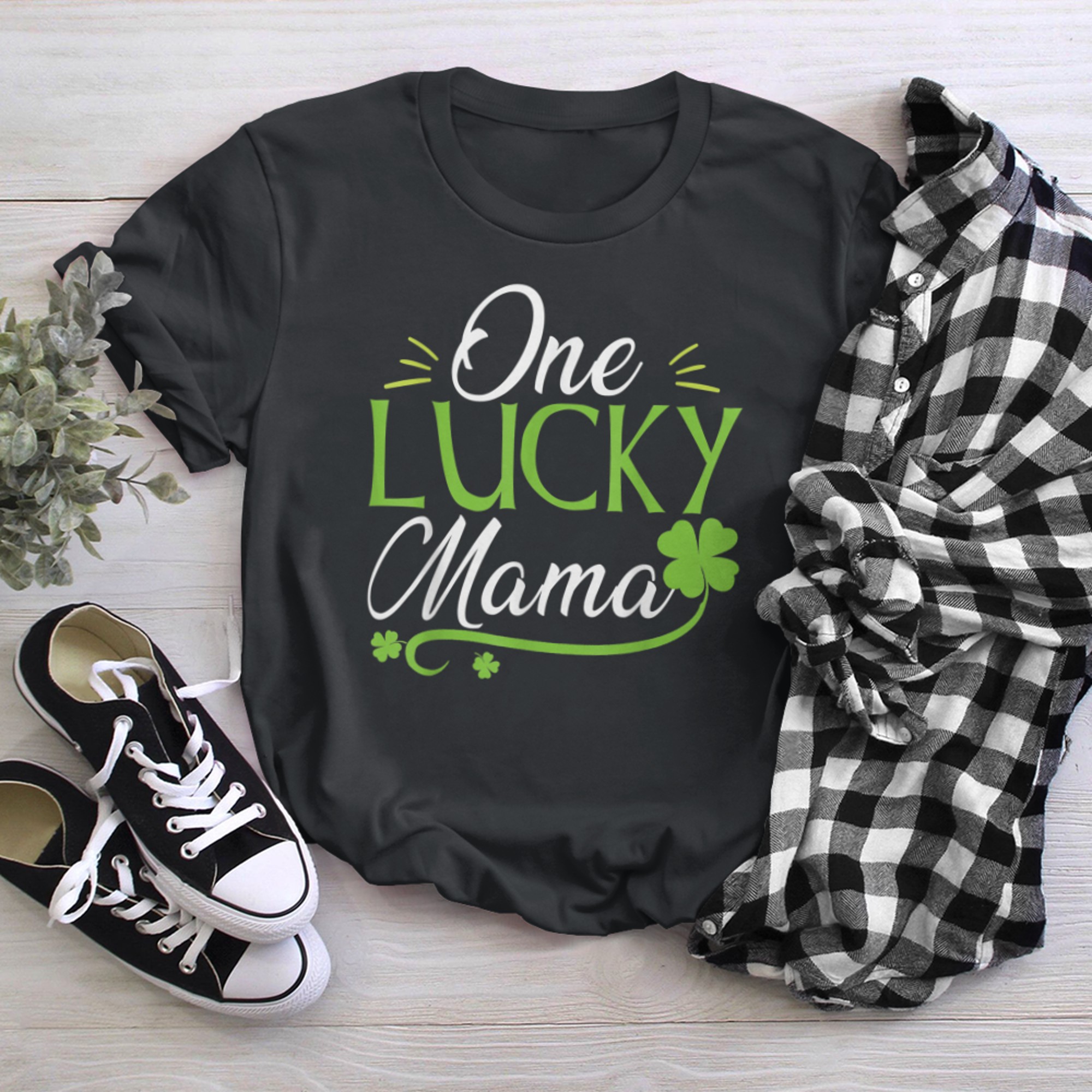 One Lucky Mama St Patricks Day Cute Shamrock Women t-shirt black