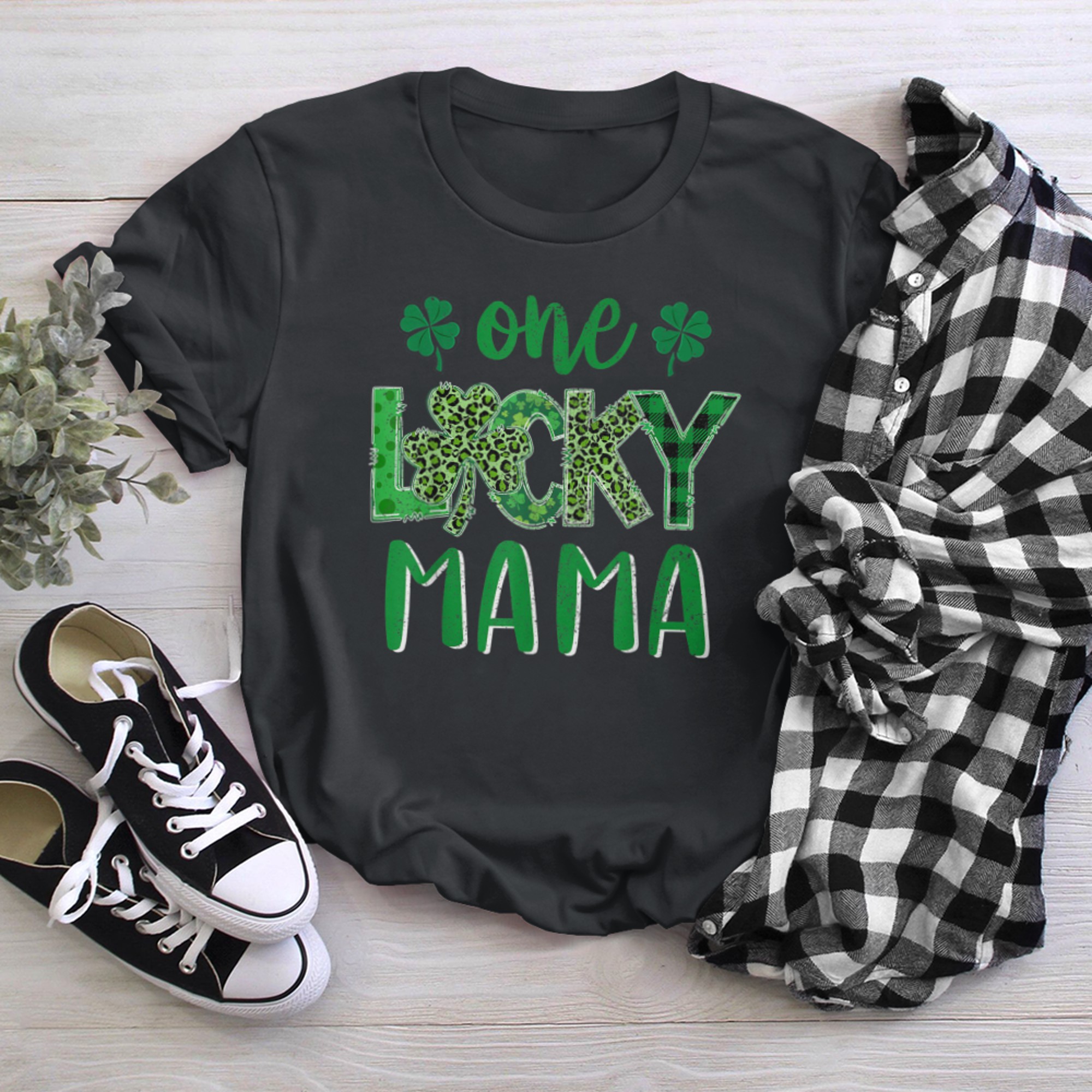 One Lucky Mama St Patrick's Day Leopard Irish Shamrock Women t-shirt black