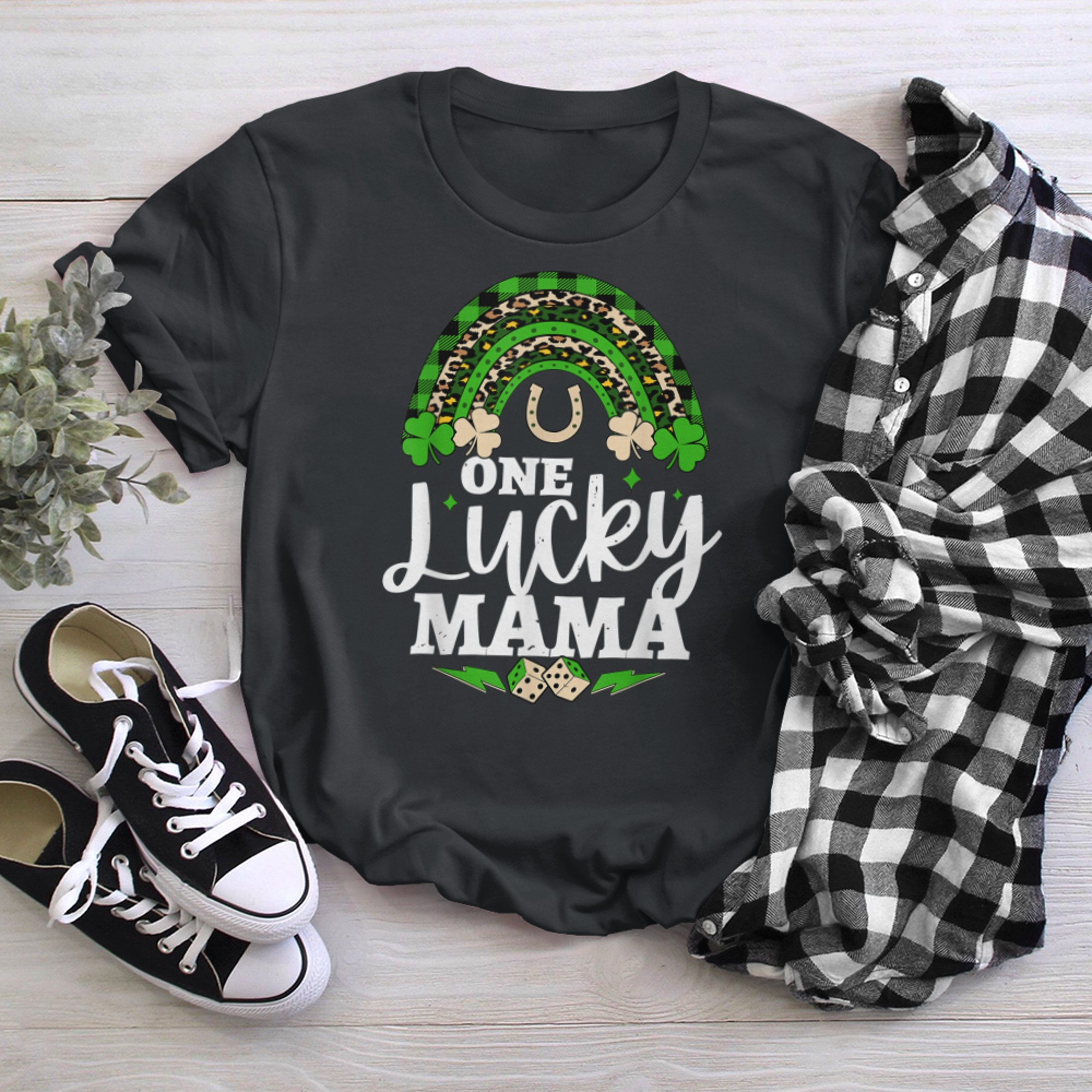 One Lucky Mama St Patricks Day Women Mom Mother Shamrock t-shirt black