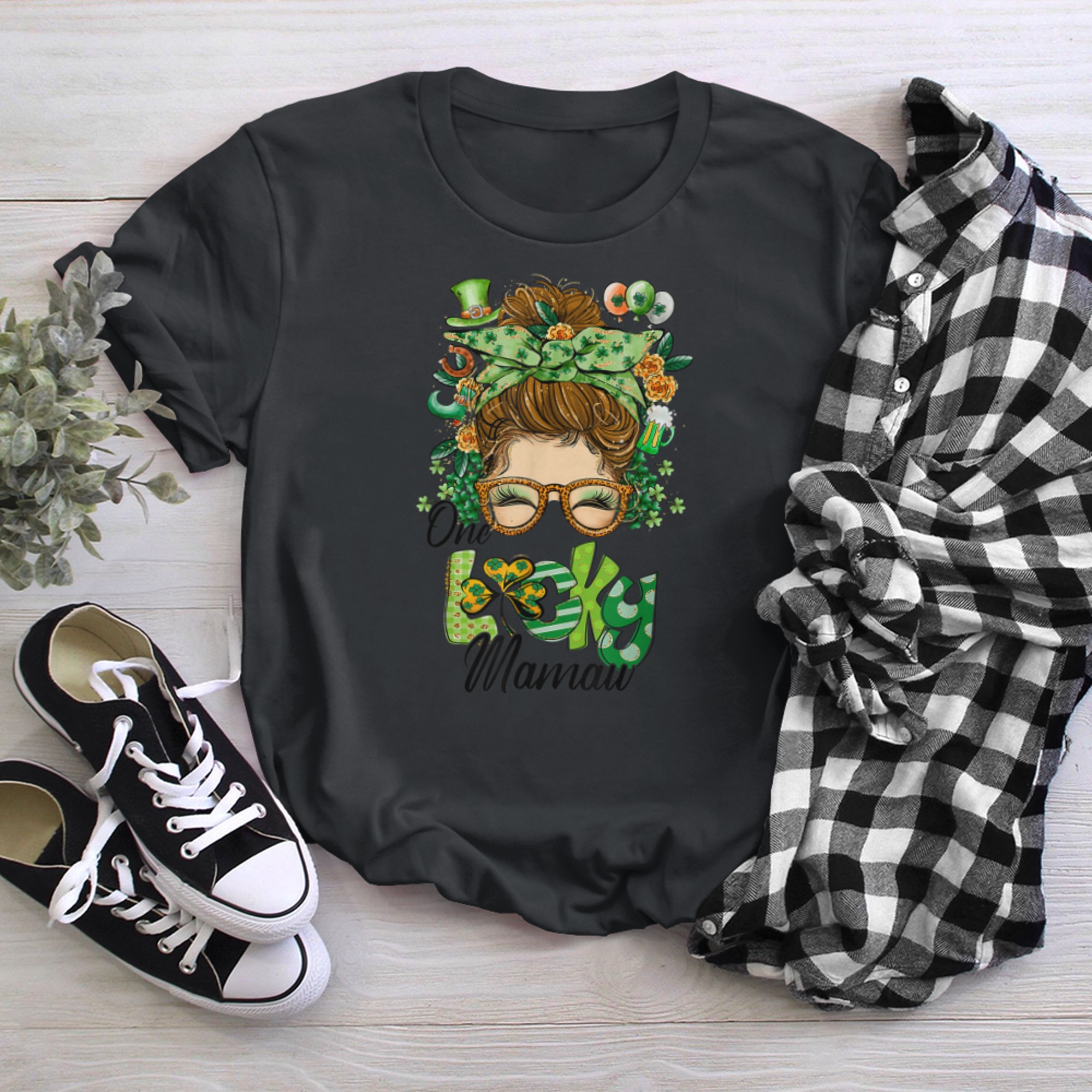 One Lucky Mamaw Messy Bun Leopard Bandana St Patrick's Day t-shirt black