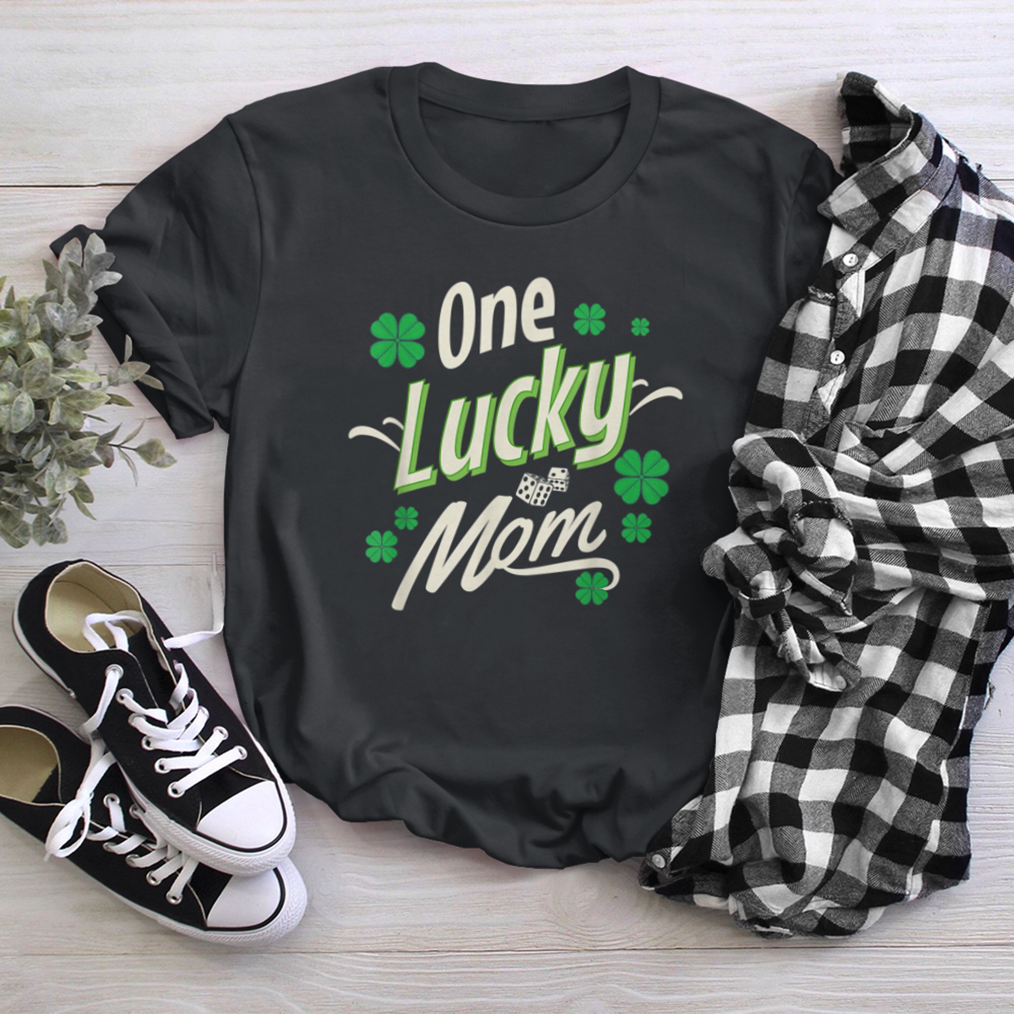 One Lucky Mom Funny Shamrock Clover St. Patricks Day t-shirt black