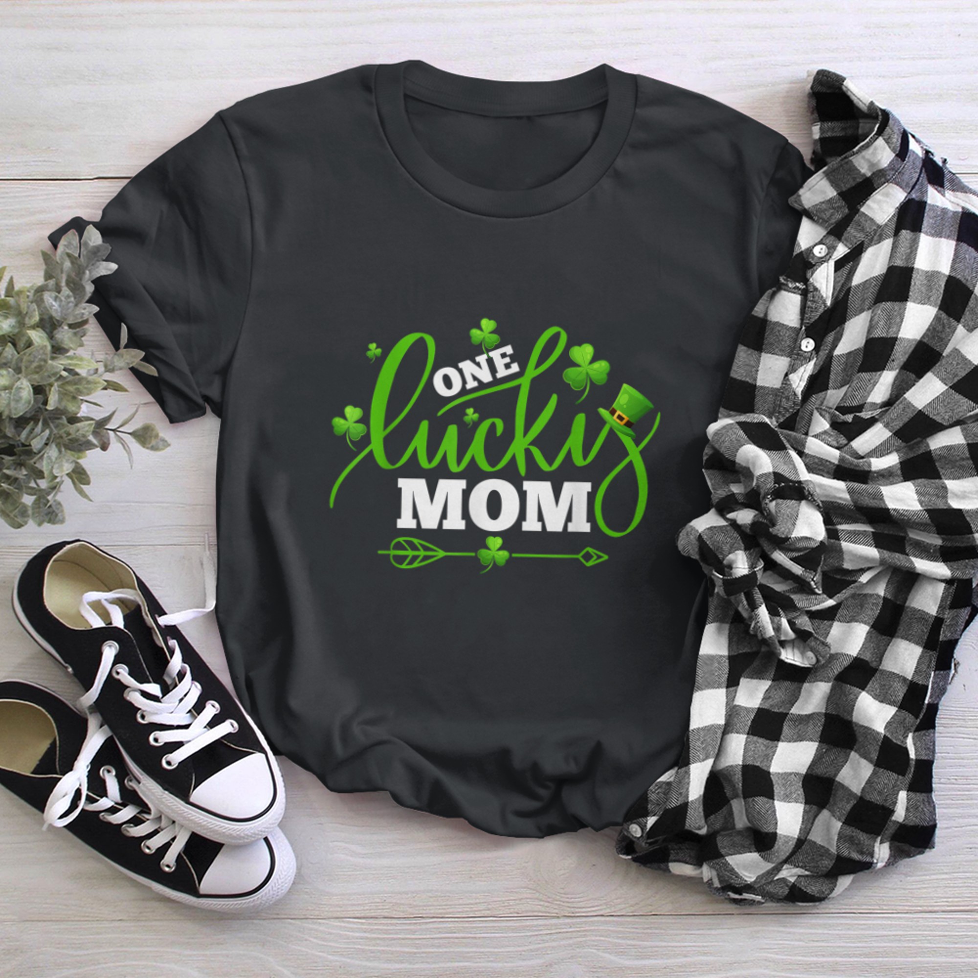 One Lucky Mom Shamrock St Patricks Day Party t-shirt black