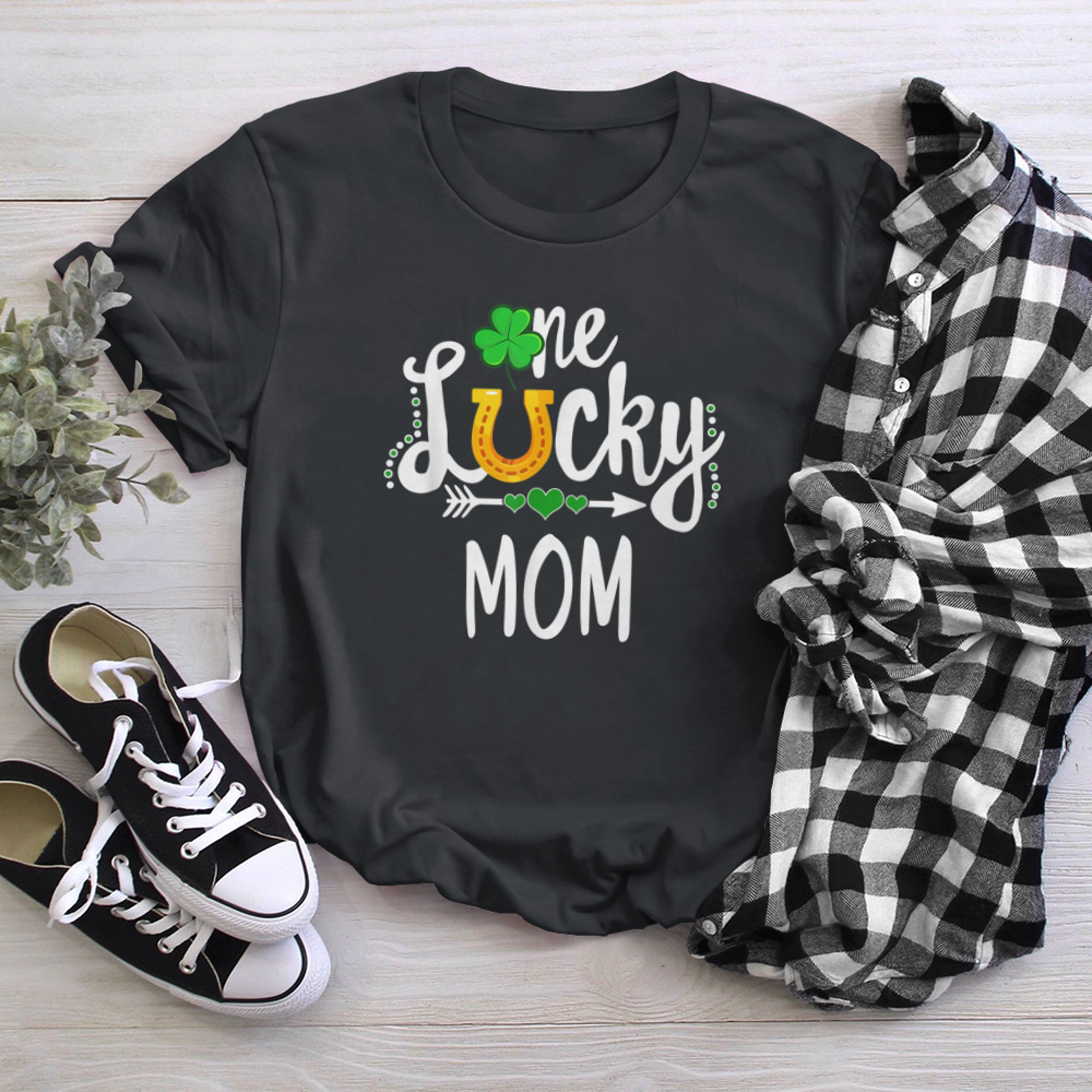 One Lucky Mom St Patricks Day Matching Mother Mommy t-shirt black