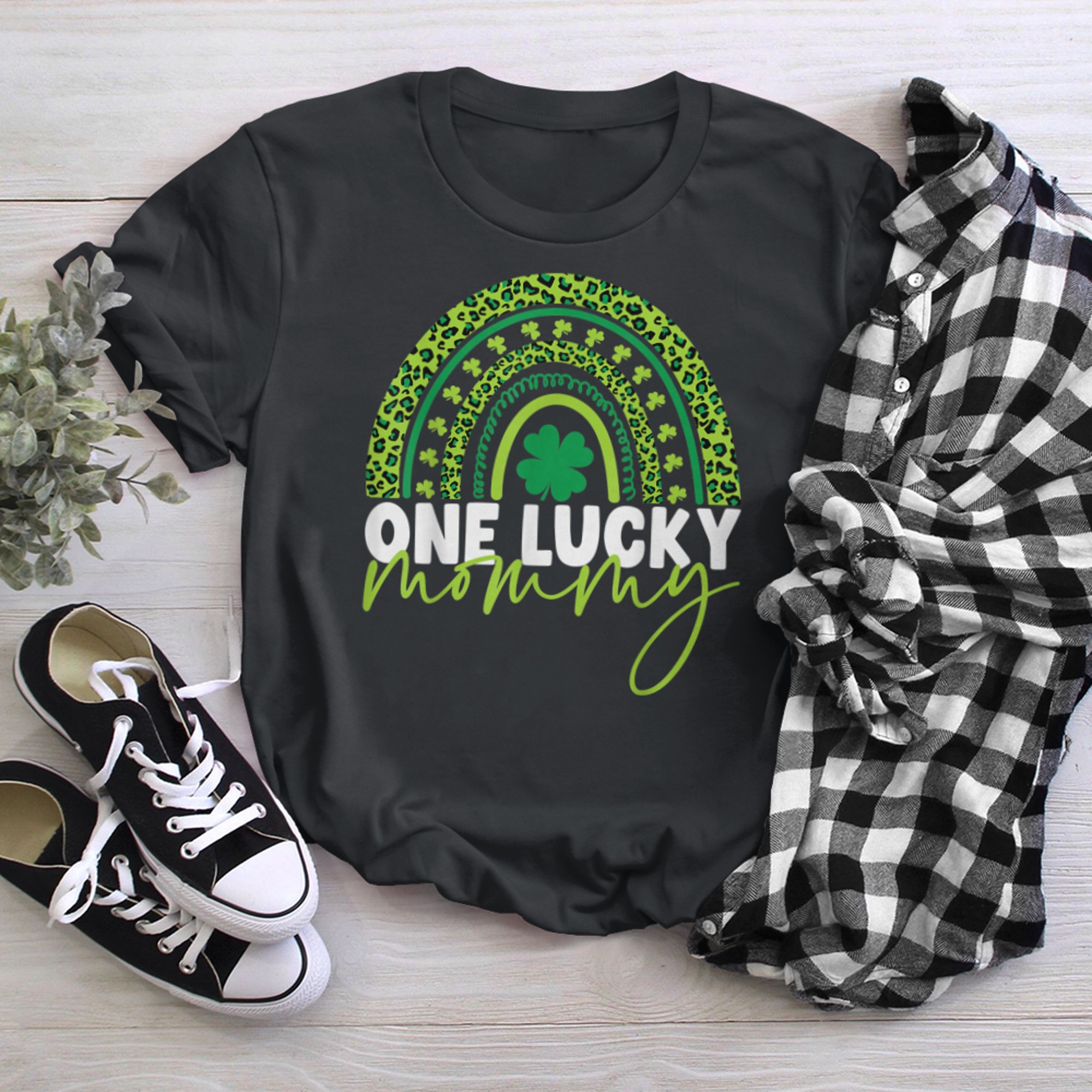 One Lucky Mommy Rainbow Shamrock St. Patrick's Day Irish Mom t-shirt black