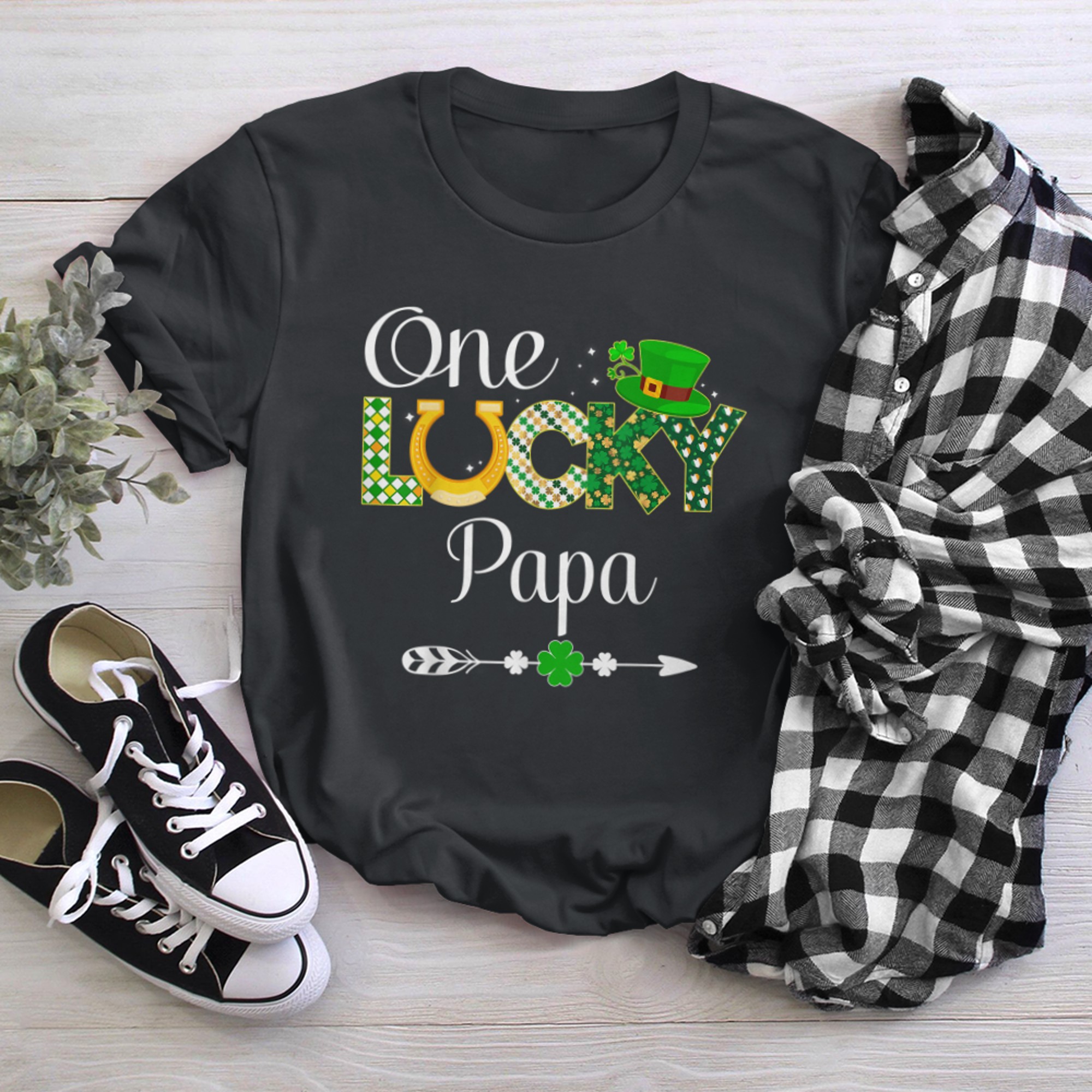 One Lucky Papa St Patricks Day Shamrock for Dad Gradnpa Men t-shirt black