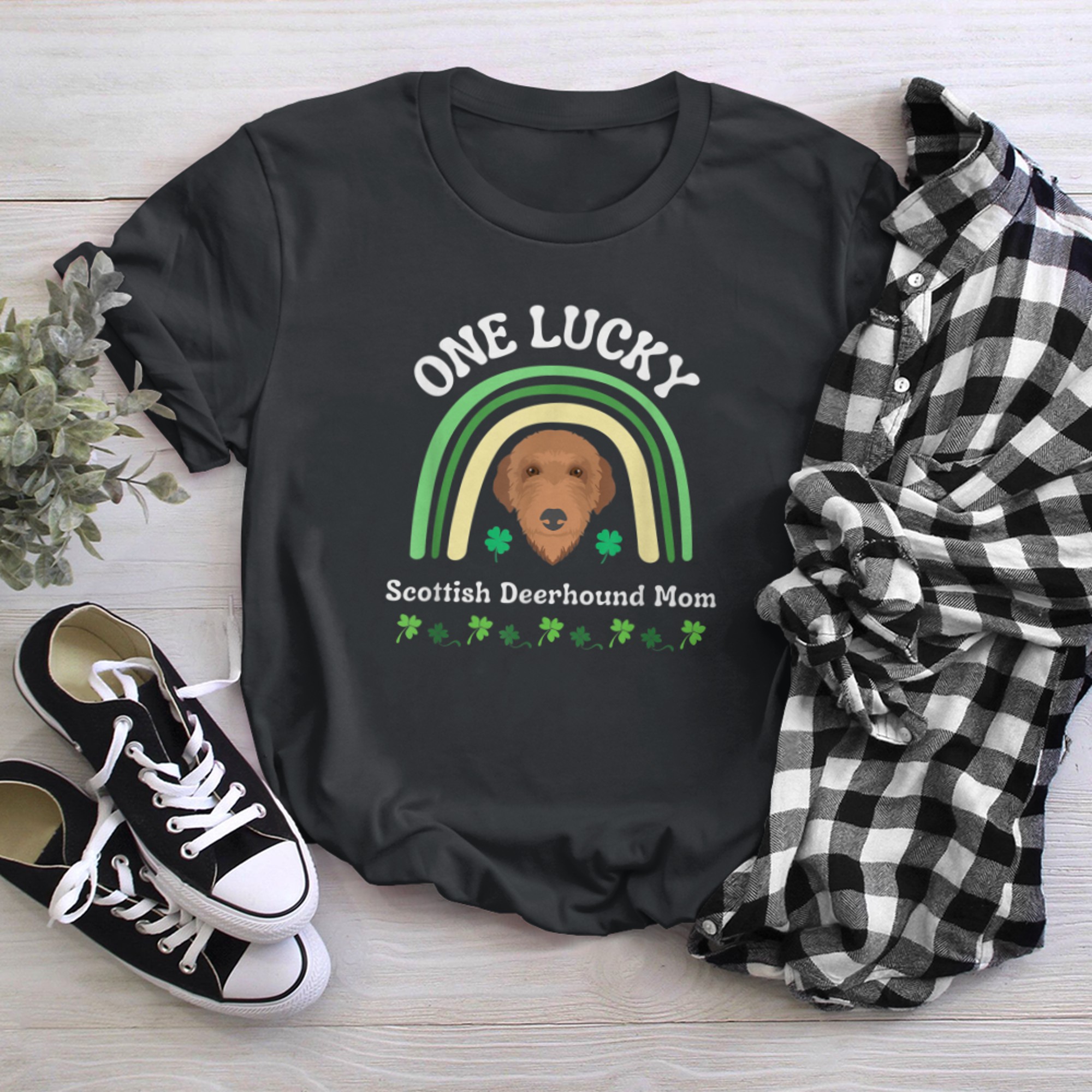 One Lucky Scottish Deerhound Dog Mom St Patrick's Day t-shirt black