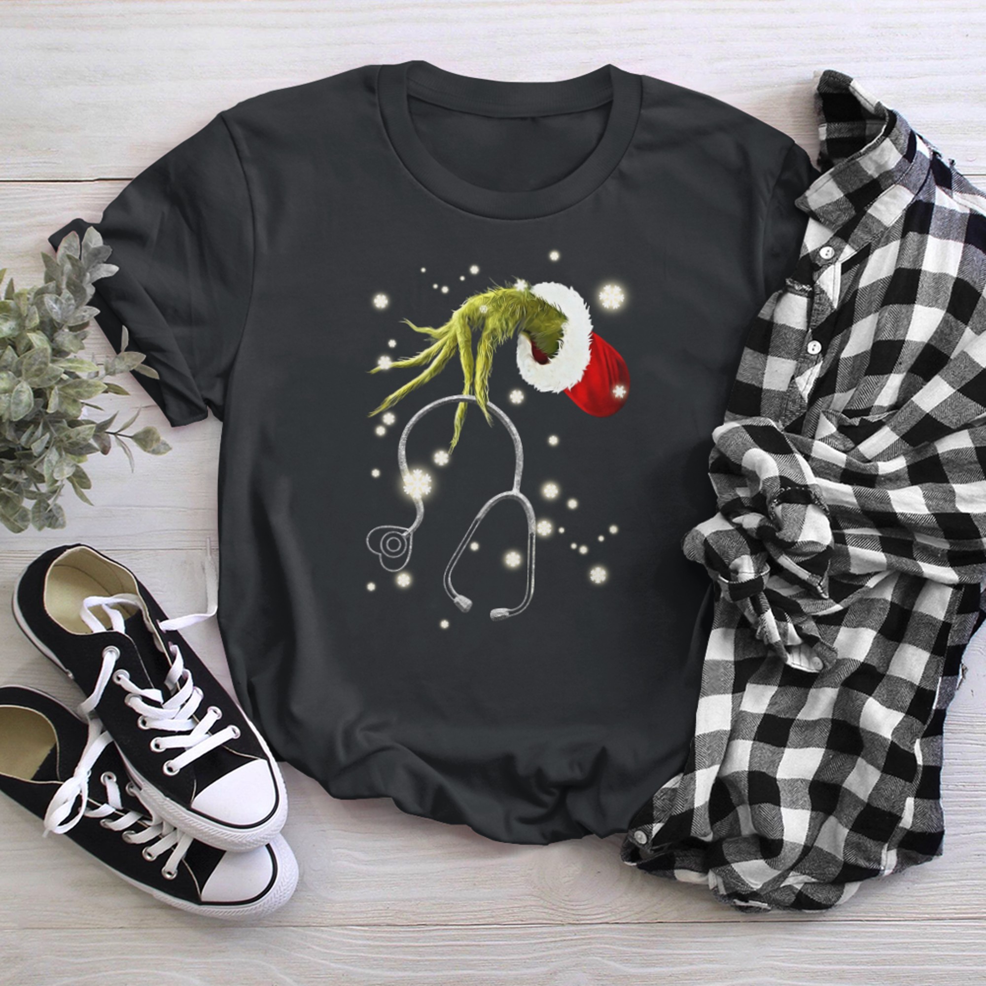 Grinch Hand Hold Stethoscope Nurse Christmas T-Shirt