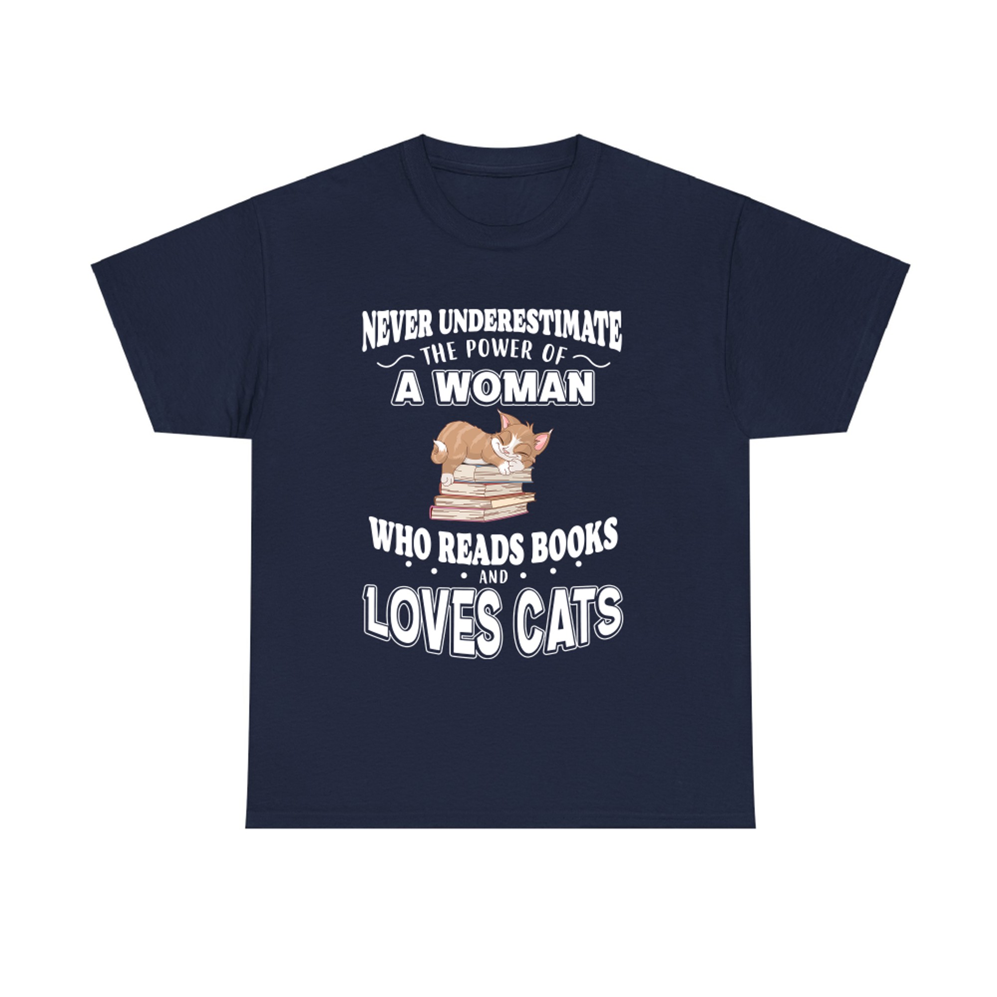 Books and Cat : Never Underestimate The Power of A Woman Reads Books & Loves Cat T-shirt