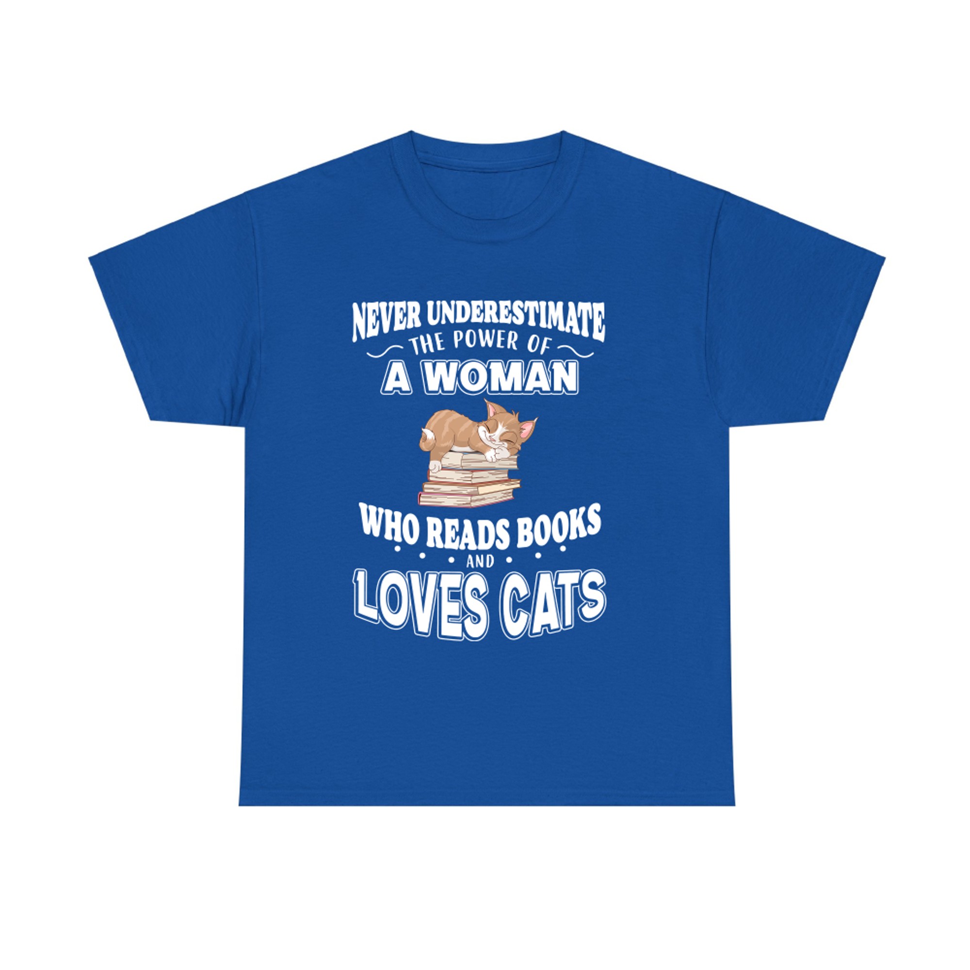 Books and Cat : Never Underestimate The Power of A Woman Reads Books & Loves Cat T-shirt